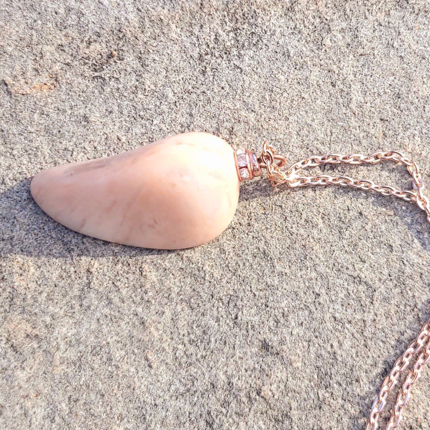 STUNNING ROSE QUARTZ PENDANT