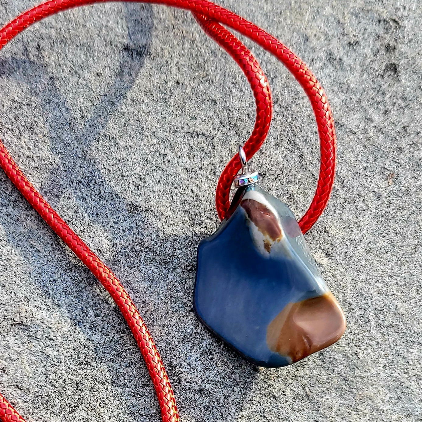 BEAUTIFUL AND BOLD POLYCHROME JASPER PENDANT.