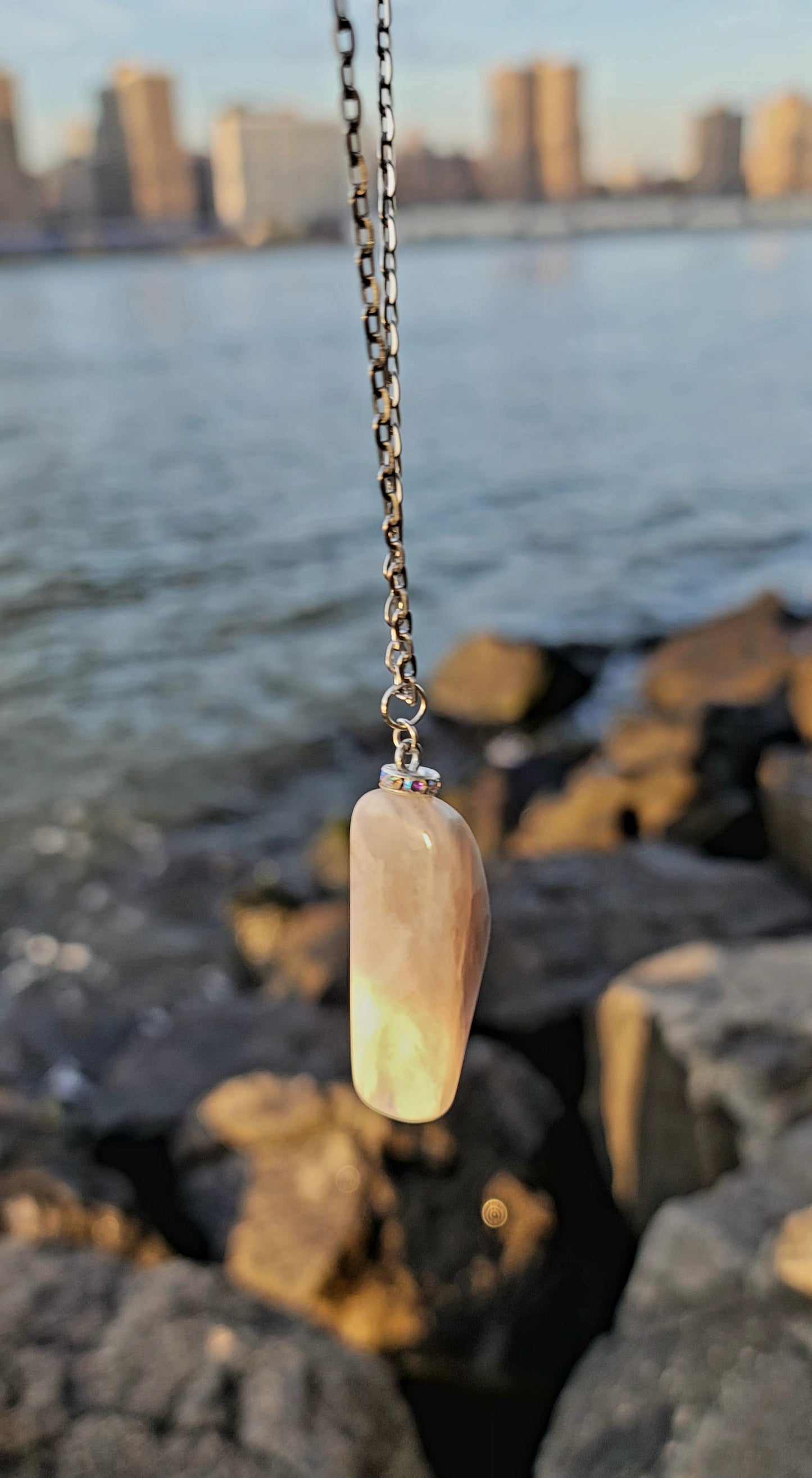 WHITE AND CLEAR QUARTZ PENDANT NECKLACE
