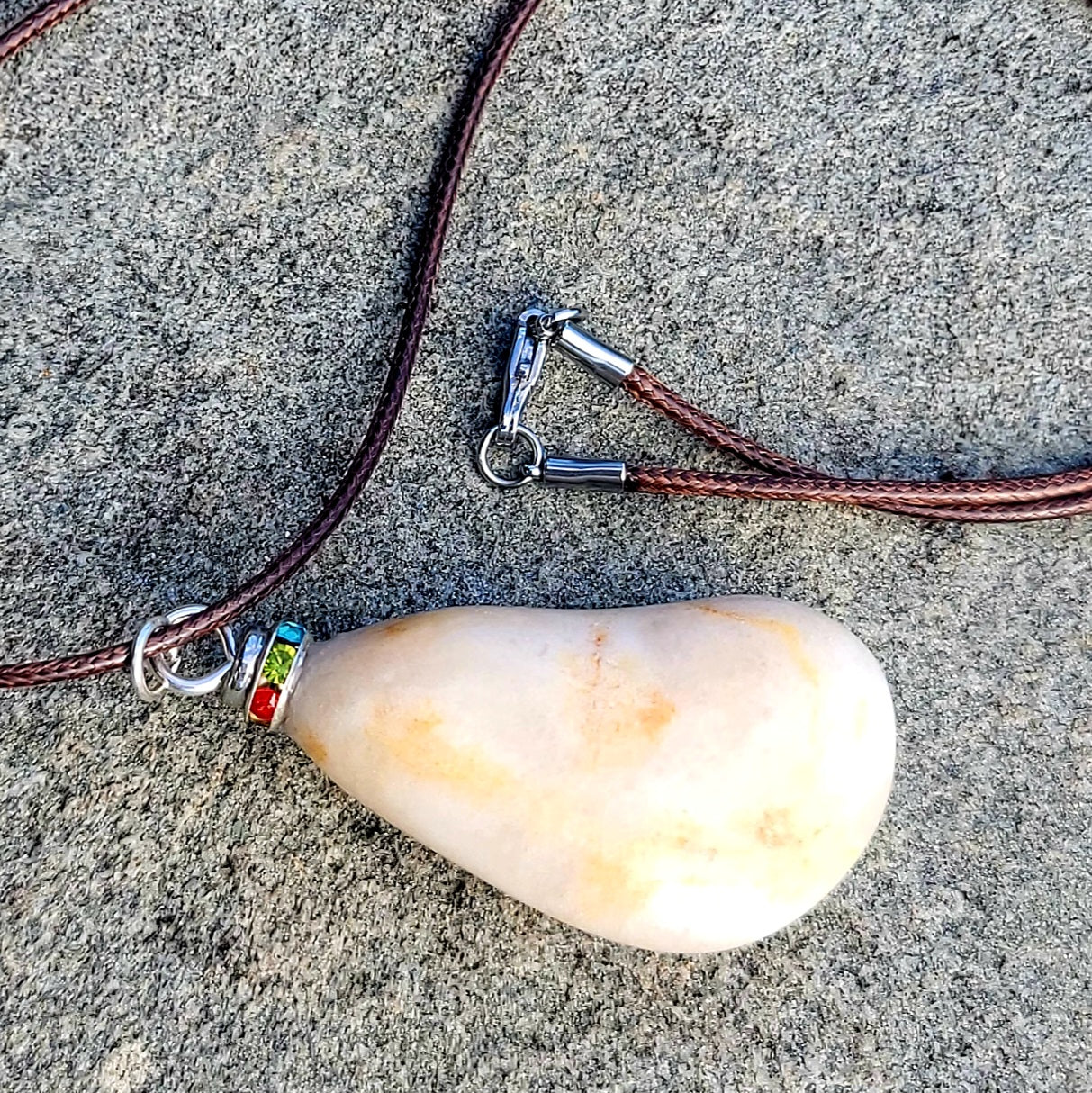 SIMPLE AND ELEGANT YELLOW-WHITE QUARTZ PENDANT