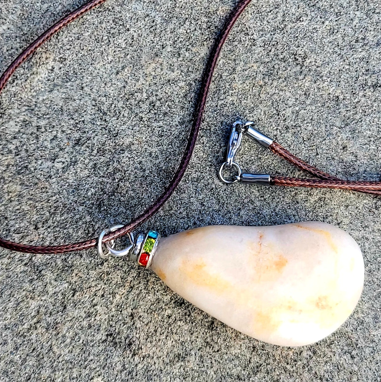 SIMPLE AND ELEGANT YELLOW-WHITE QUARTZ PENDANT