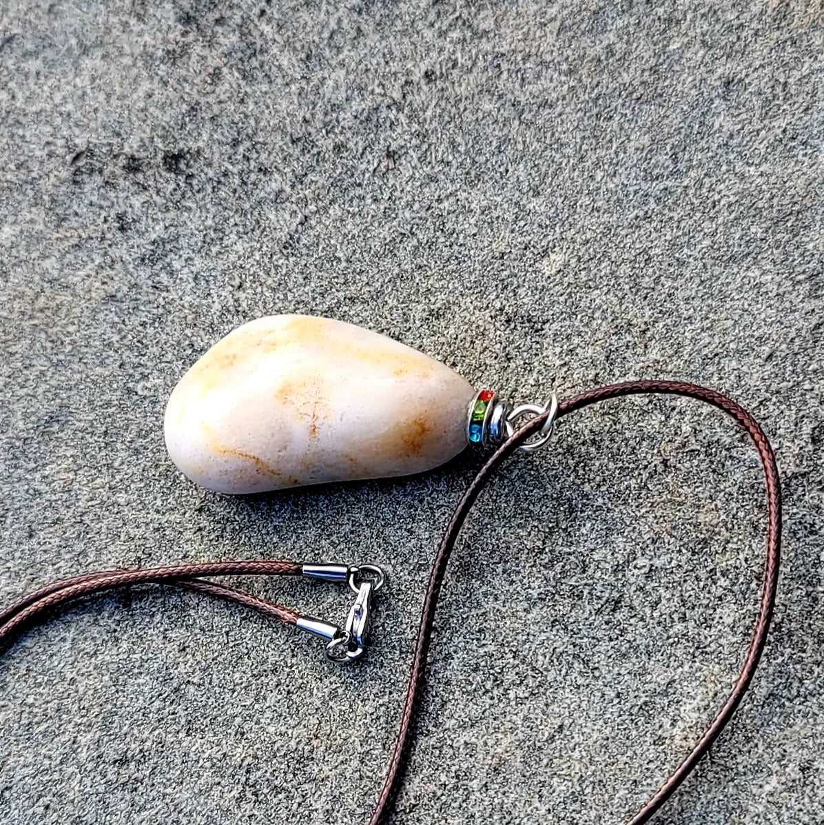 SIMPLE AND ELEGANT YELLOW-WHITE QUARTZ PENDANT