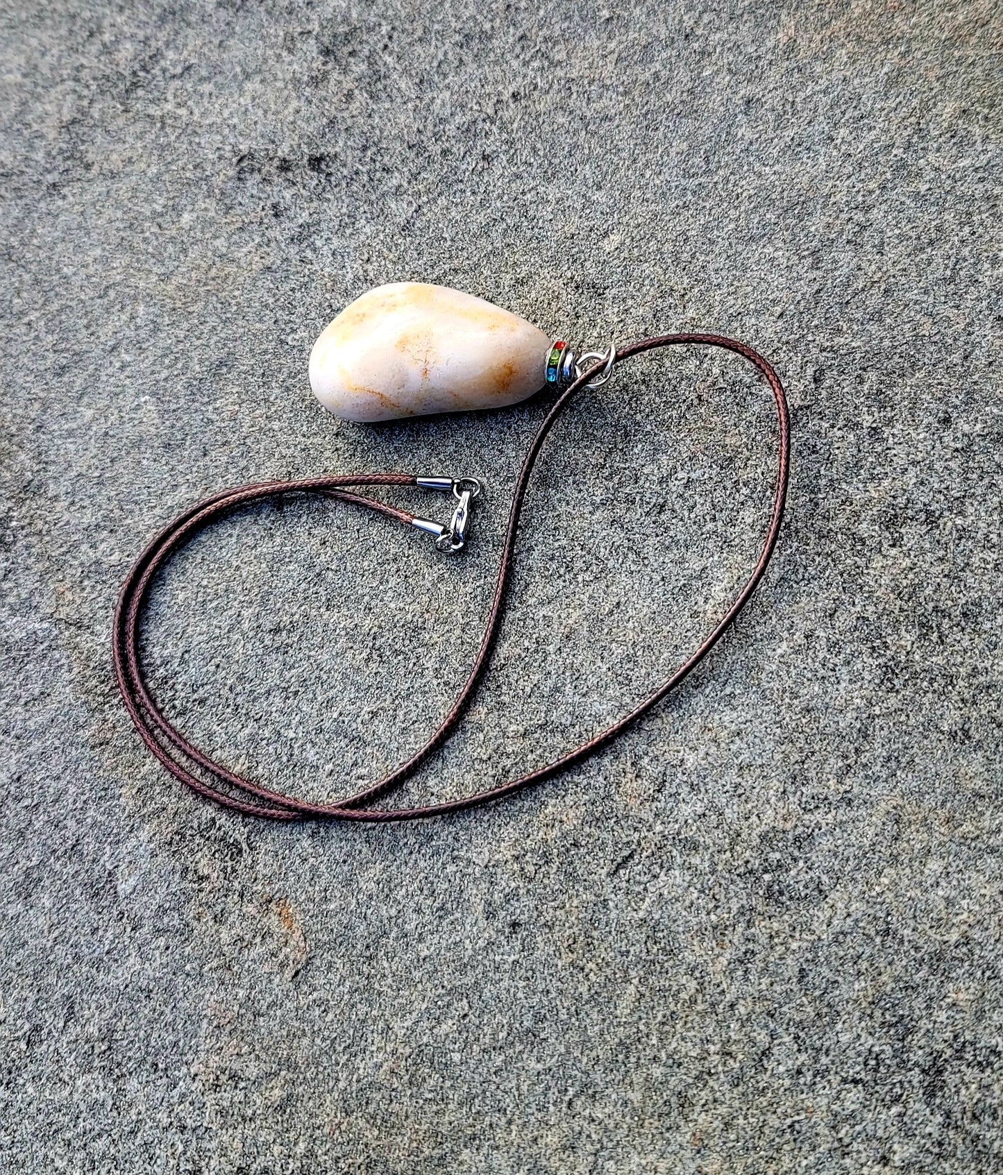 SIMPLE AND ELEGANT YELLOW-WHITE QUARTZ PENDANT