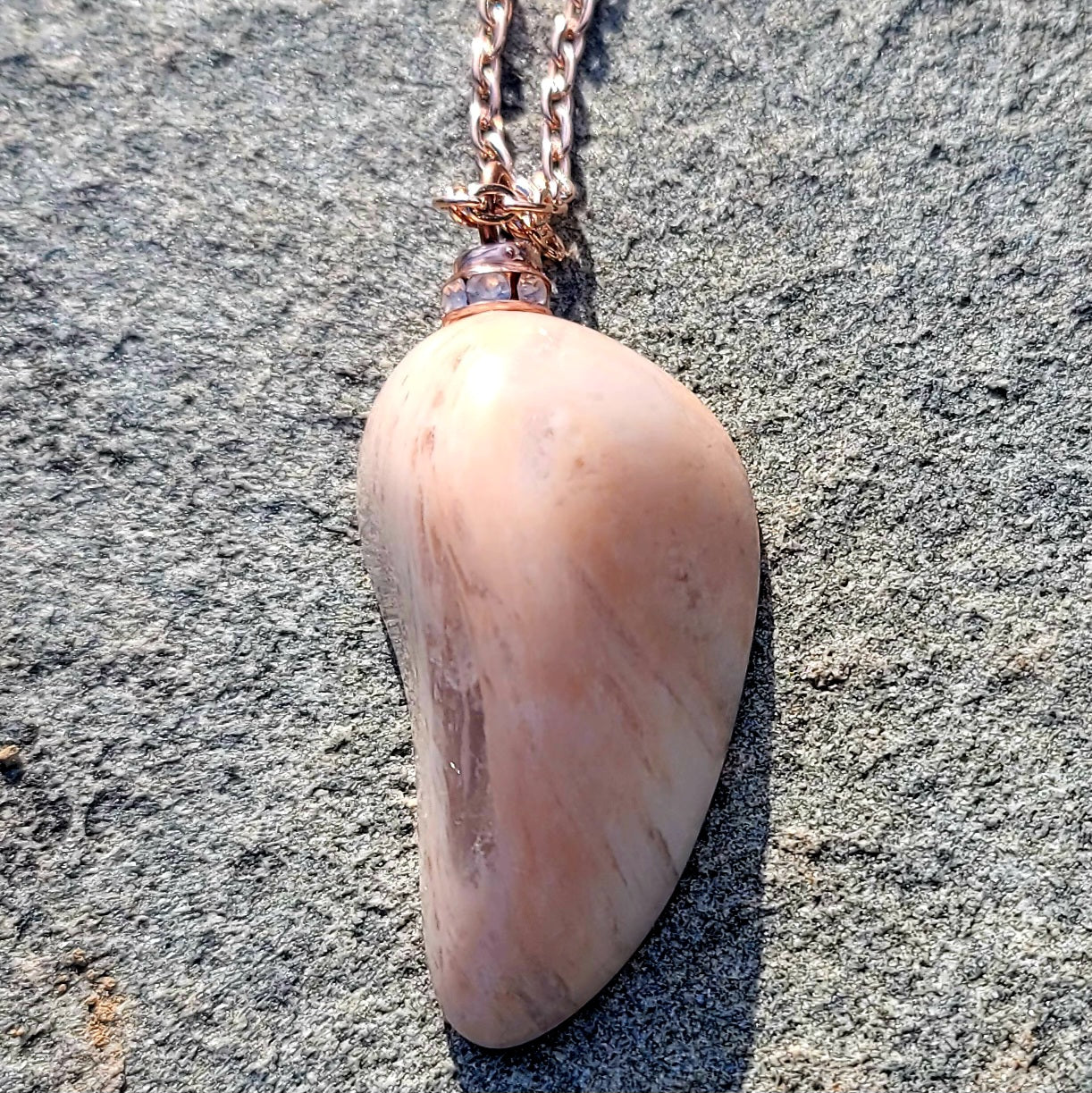 STUNNING ROSE QUARTZ PENDANT