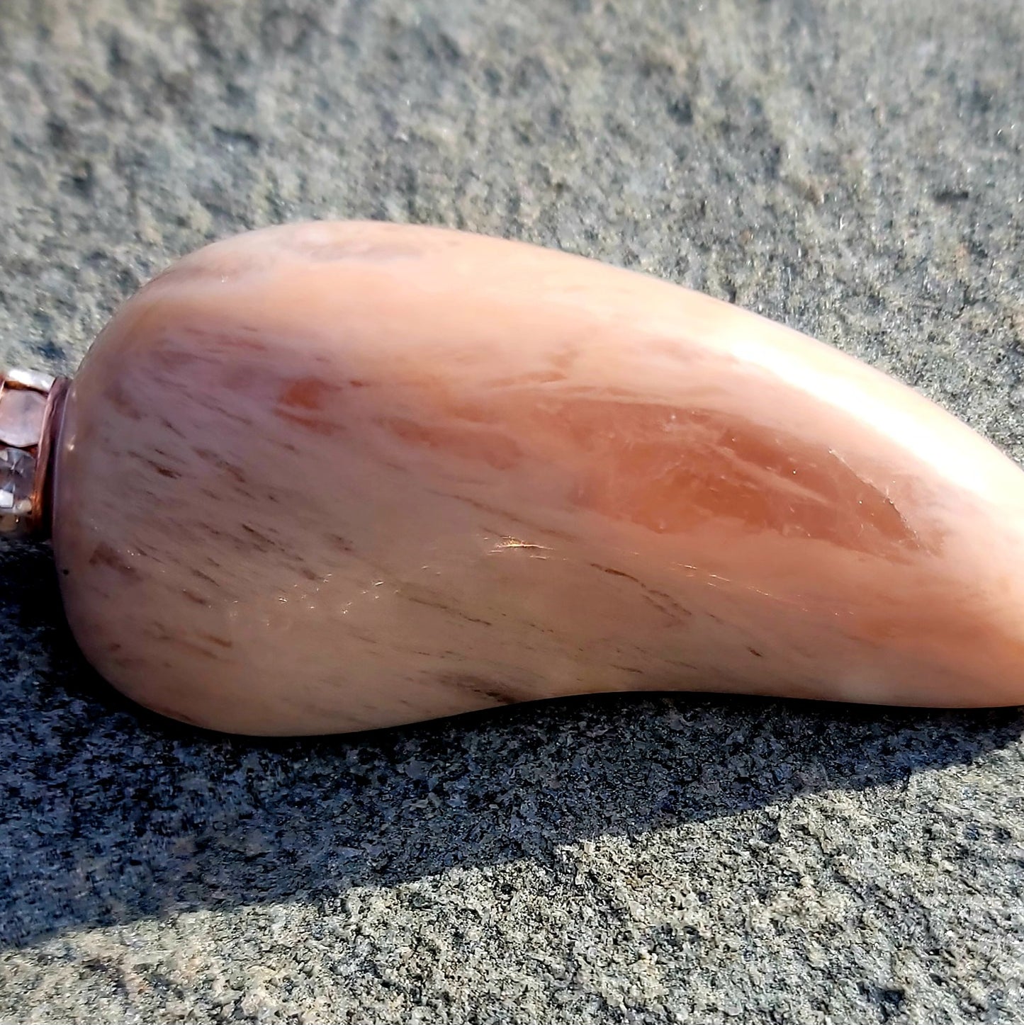 STUNNING ROSE QUARTZ PENDANT