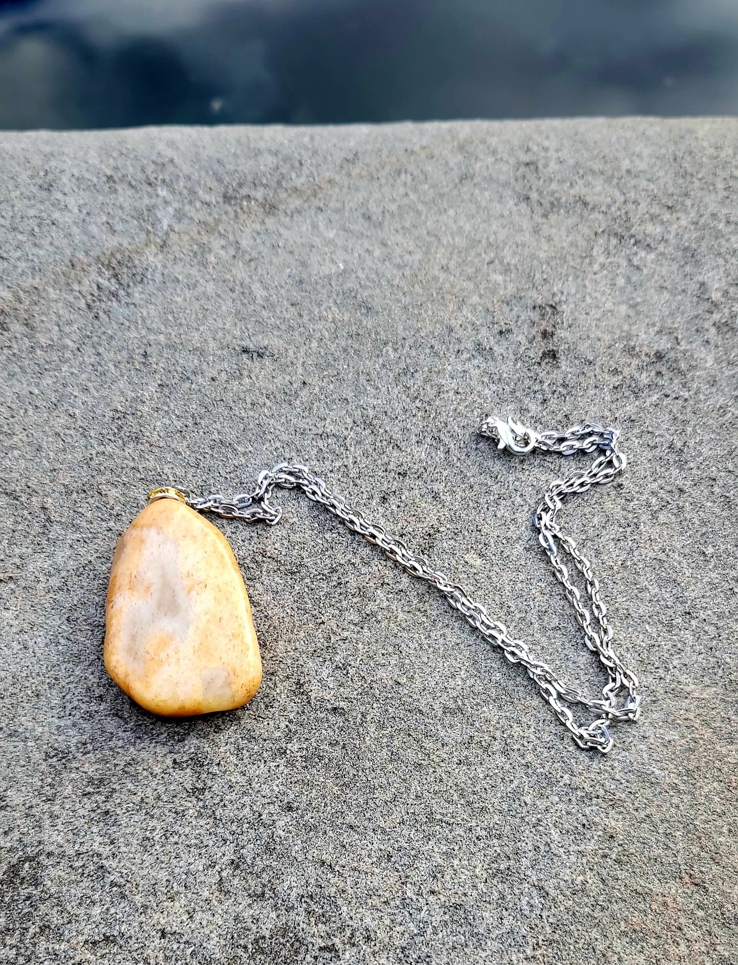 UNIQUE AND BOLD YELLOW QUARTZ PENDANT