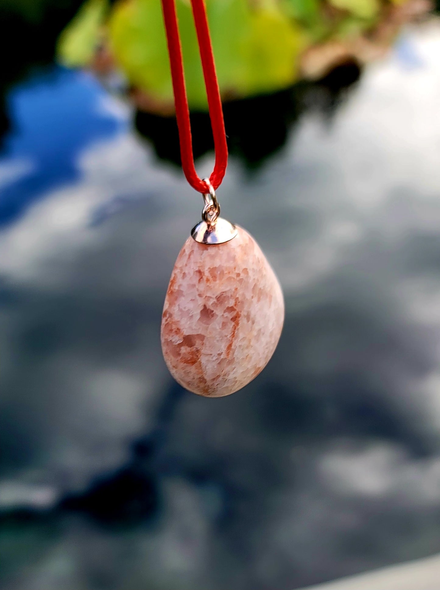 Filled with beautiful features, this Rose quartz pendant has hundreds of white, red, pink and clear speckles in it. Famed for its healing capabilities, Quartz is popular among people who appreciate the qualities of natural gems.