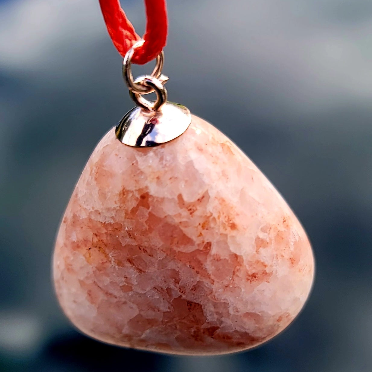 Filled with beautiful features, this Rose quartz pendant has hundreds of white, red, pink and clear speckles in it. Famed for its healing capabilities, Quartz is popular among people who appreciate the qualities of natural gems.