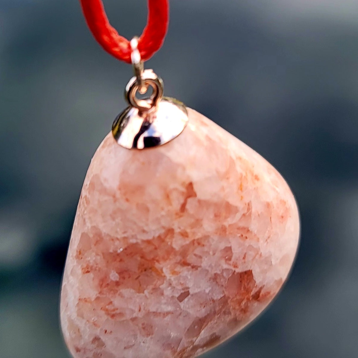 Filled with beautiful features, this Rose quartz pendant has hundreds of white, red, pink and clear speckles in it. Famed for its healing capabilities, Quartz is popular among people who appreciate the qualities of natural gems.