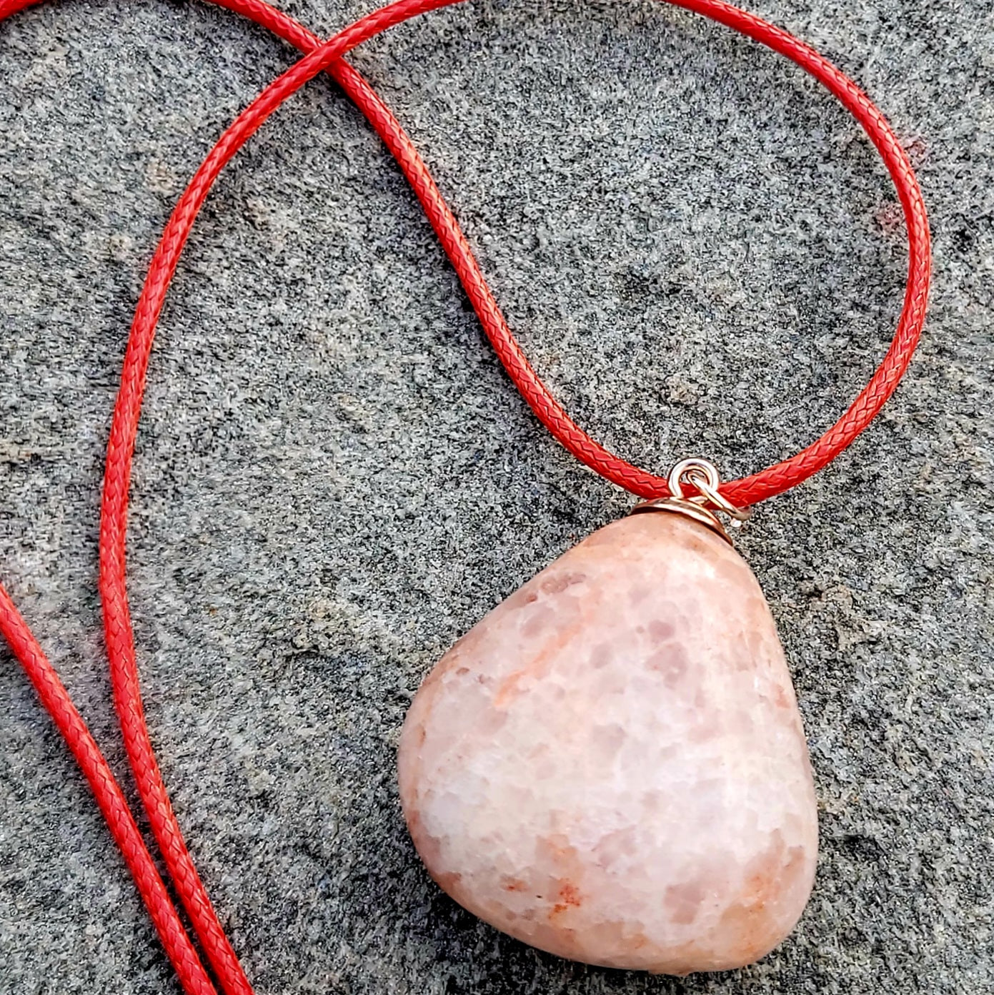 Filled with beautiful features, this Rose quartz pendant has hundreds of white, red, pink and clear speckles in it. Famed for its healing capabilities, Quartz is popular among people who appreciate the qualities of natural gems.