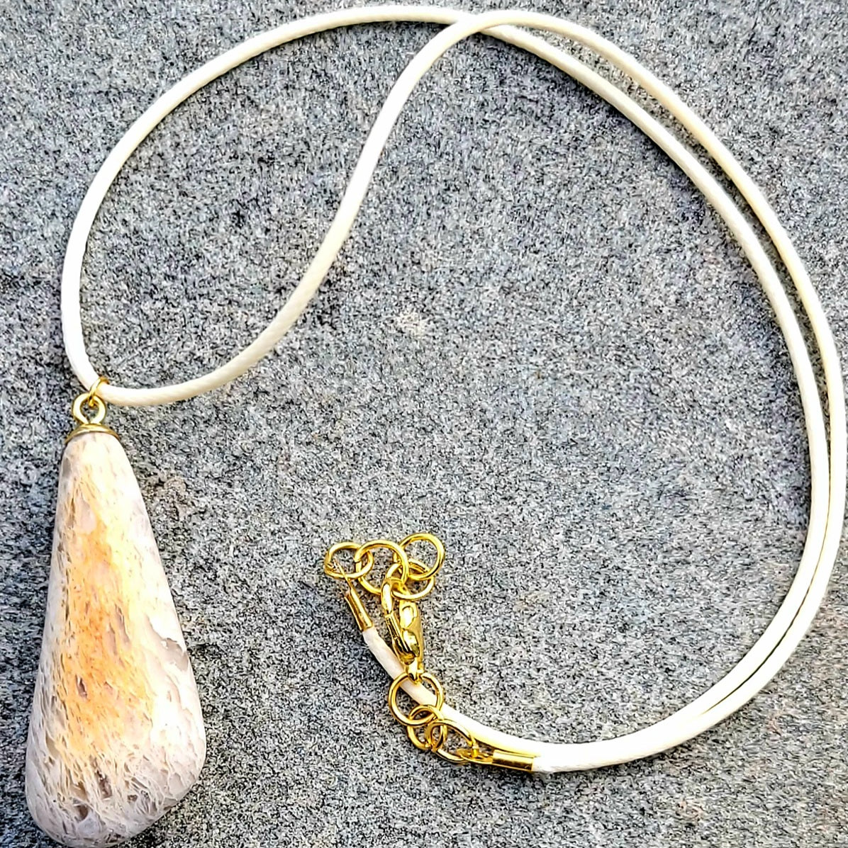 This elongated teardrop shaped yellow quartz has an amazing simplistic beauty to it. Beautiful gift for any occasion or personality. This gift will last and last.