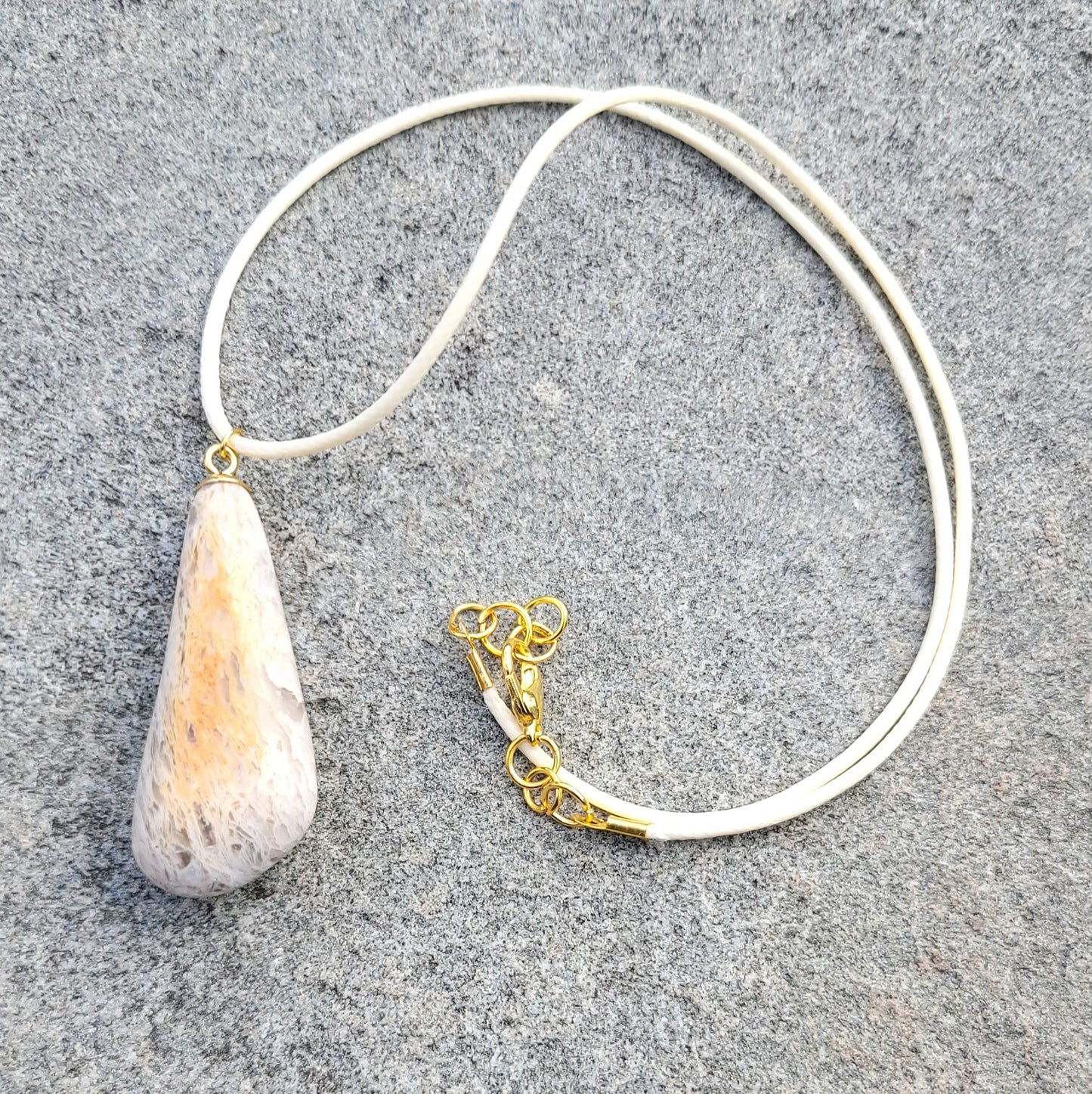 This elongated teardrop shaped yellow quartz has an amazing simplistic beauty to it. Beautiful gift for any occasion or personality. This gift will last and last.