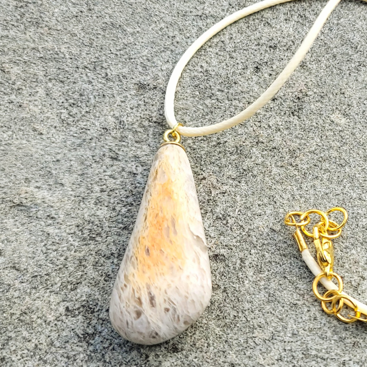 This elongated teardrop shaped yellow quartz has an amazing simplistic beauty to it. Beautiful gift for any occasion or personality. This gift will last and last.