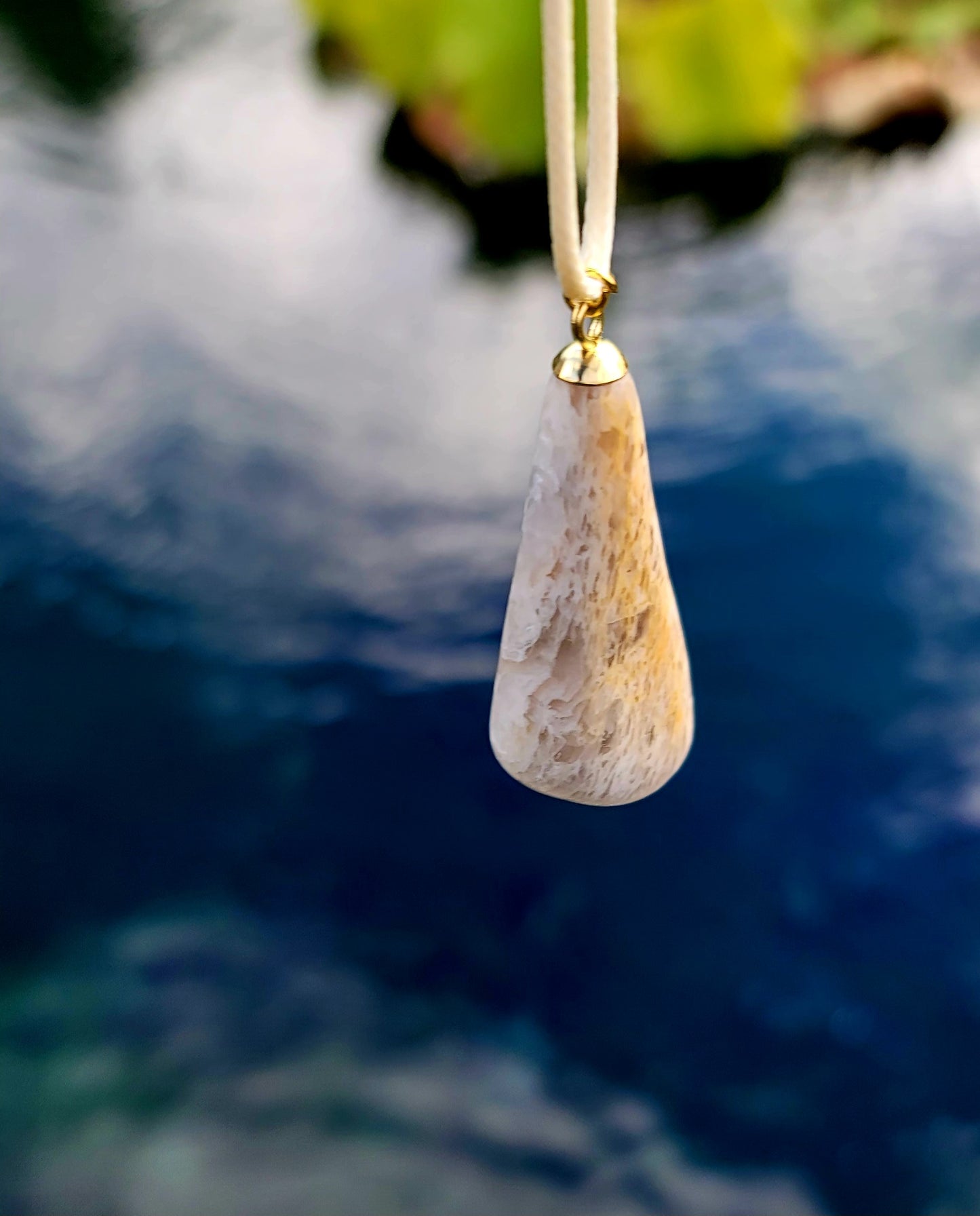 This elongated teardrop shaped yellow quartz has an amazing simplistic beauty to it. Beautiful gift for any occasion or personality. This gift will last and last.