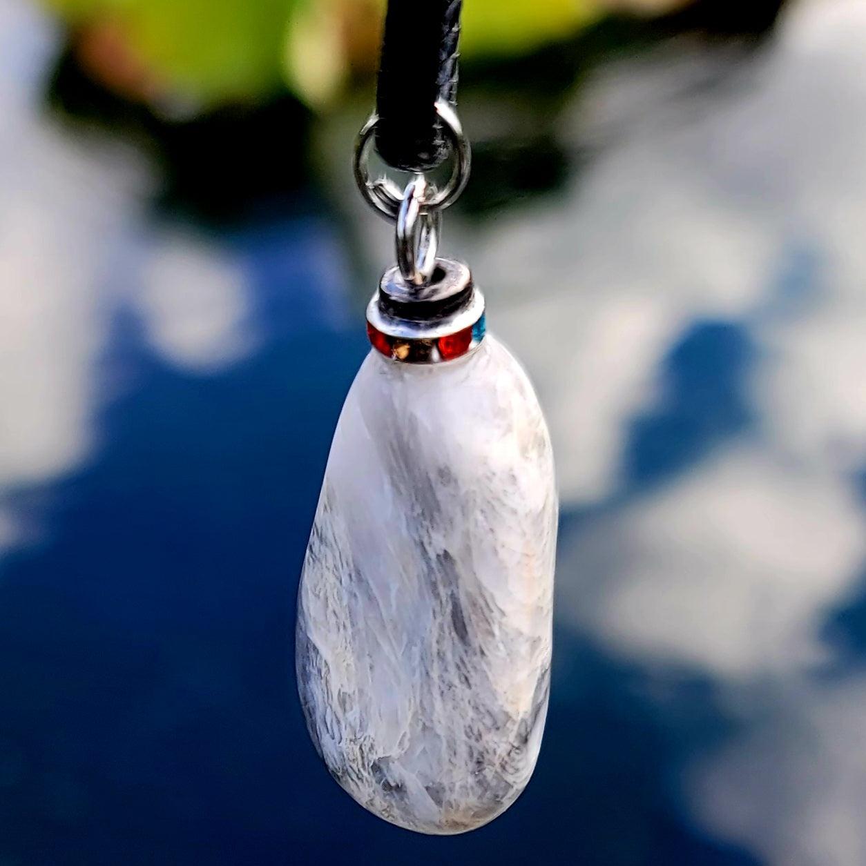 BEAUTIFUL BLACK & WHITE QUARTZ PENDANT.