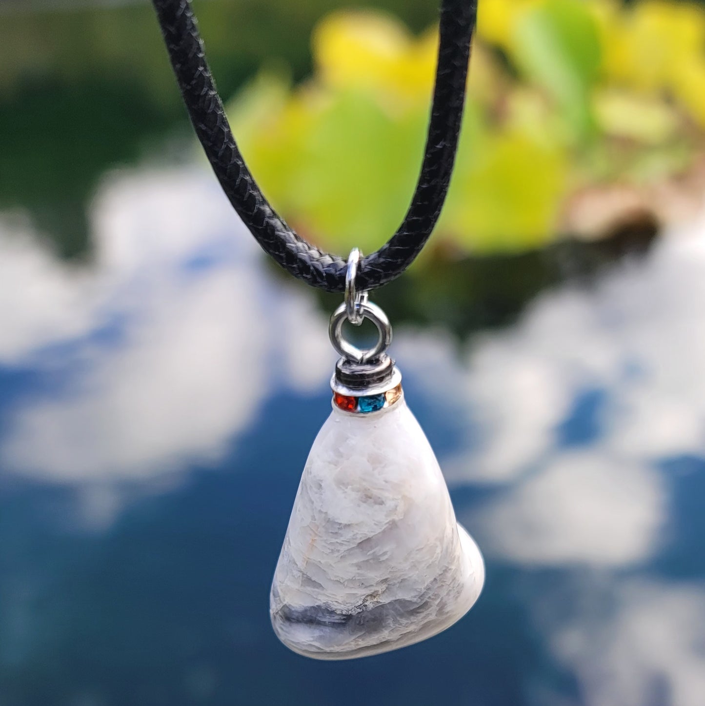 BEAUTIFUL BLACK & WHITE QUARTZ PENDANT.