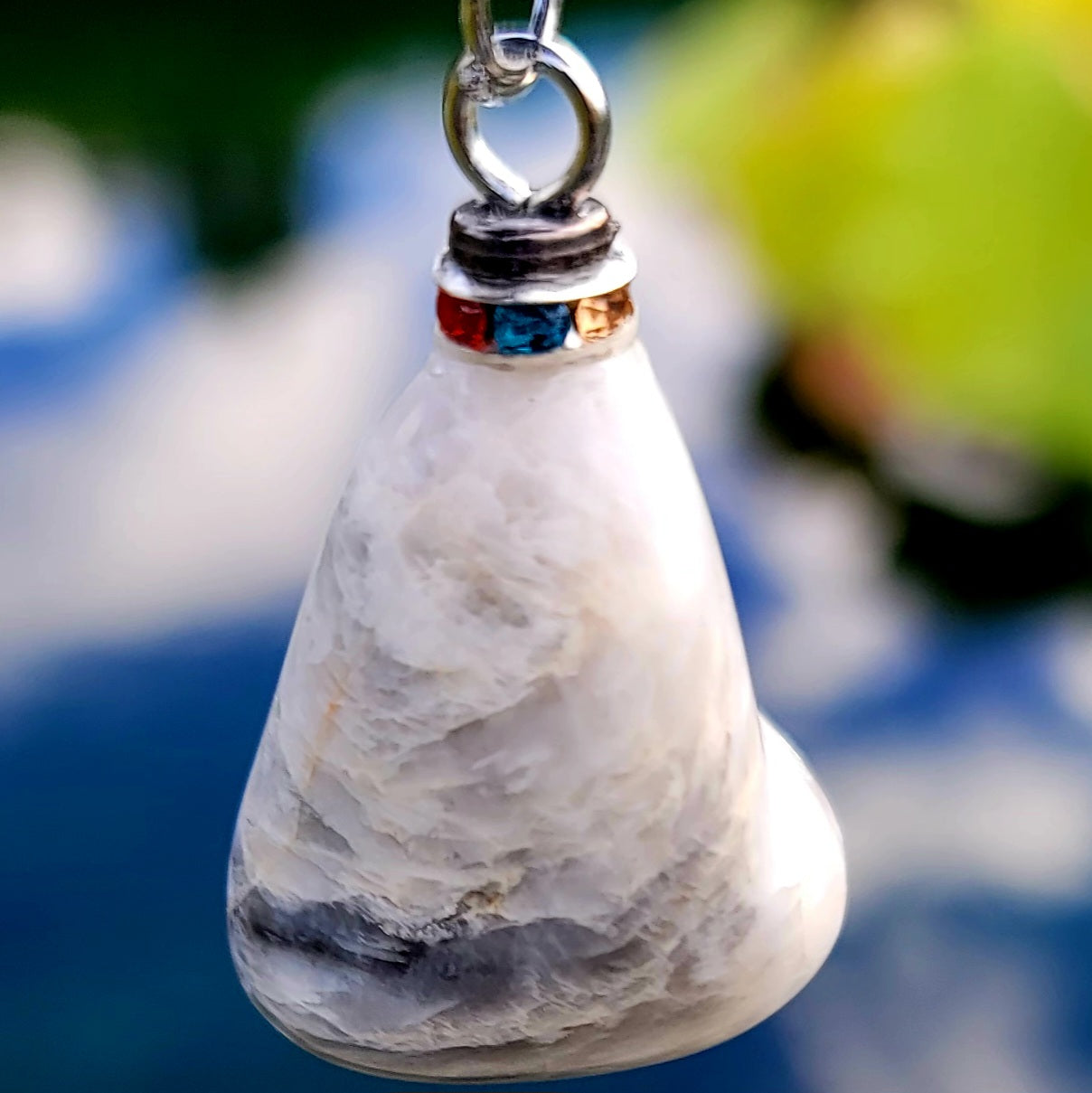 BEAUTIFUL BLACK & WHITE QUARTZ PENDANT.