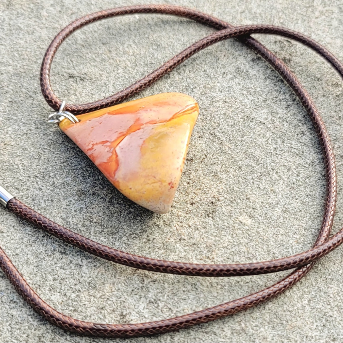 BEAUTIFUL DESERT JASPER PENDANT NECKLACE.