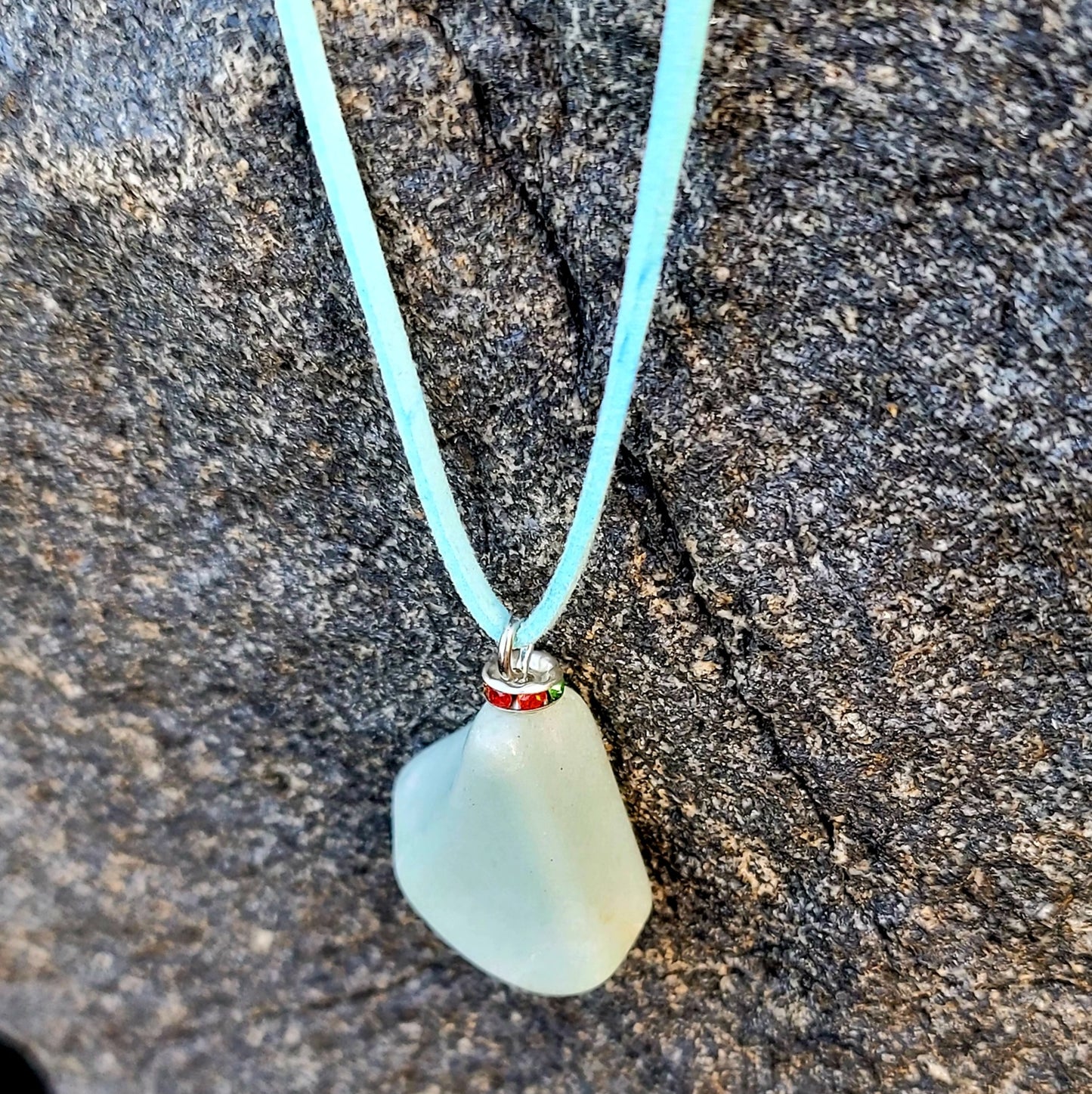 SOOTHING TO THE EYES, THIS GREEN CALCITE PENDANT WILL KEEP YOU FEELING GOOD ALL DAY!