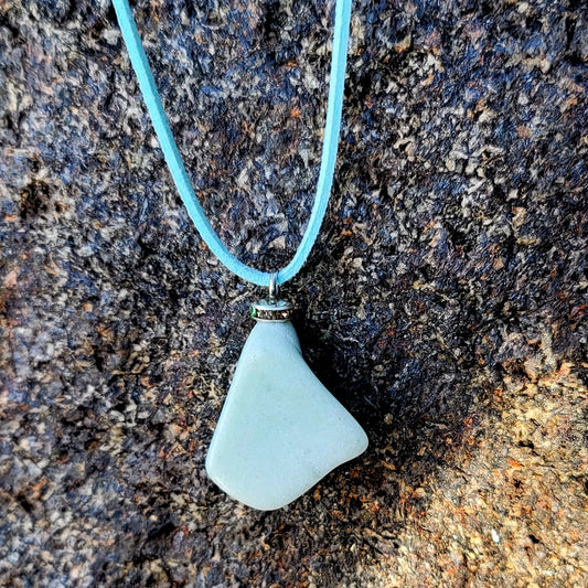 SOOTHING TO THE EYES, THIS GREEN CALCITE PENDANT WILL KEEP YOU FEELING GOOD ALL DAY!