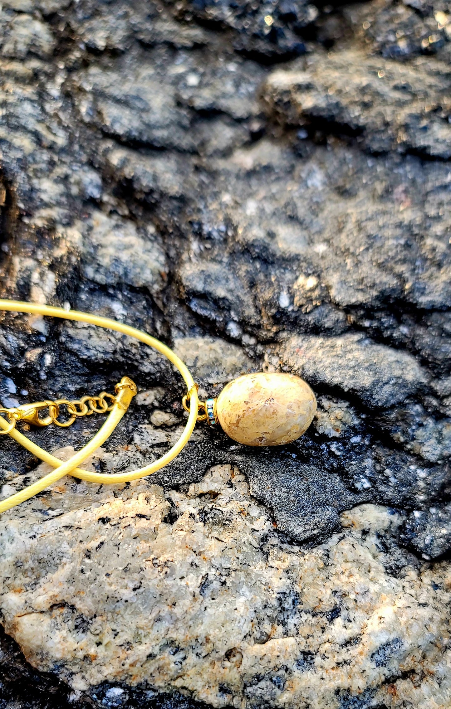 YELLOW GRANITE PENDANT NECKLACE