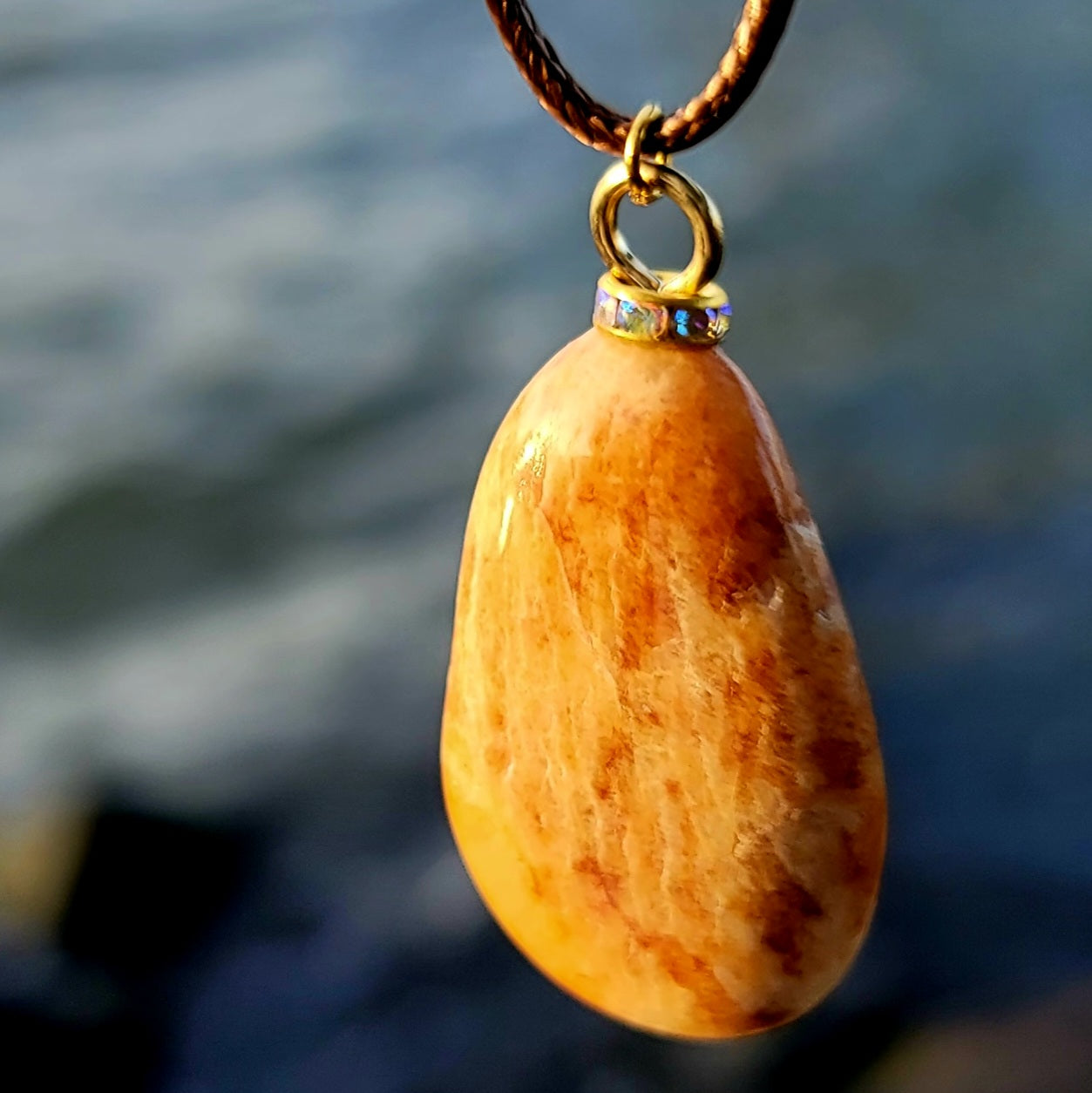 INSPIRING HEMATITE QUARTZ GEMSTONE PENDANT.