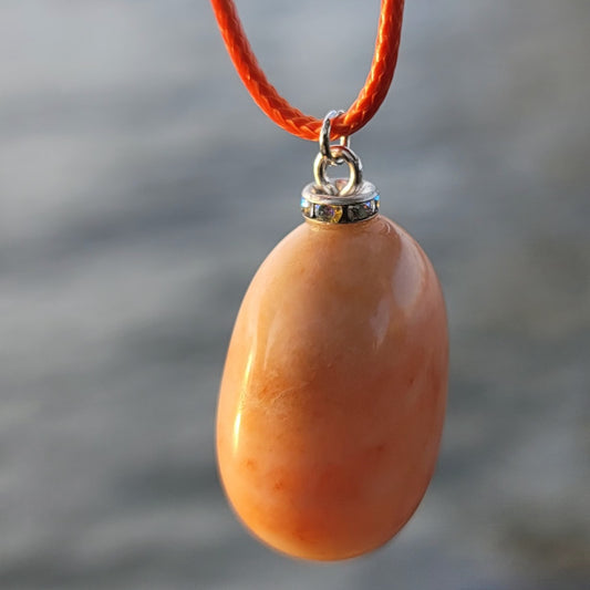 Orange quartz gemstone pendant. This aventurine based quartz piece is simple, straightforward and beautiful. great addition to your wardrobe, or to give as a gift.