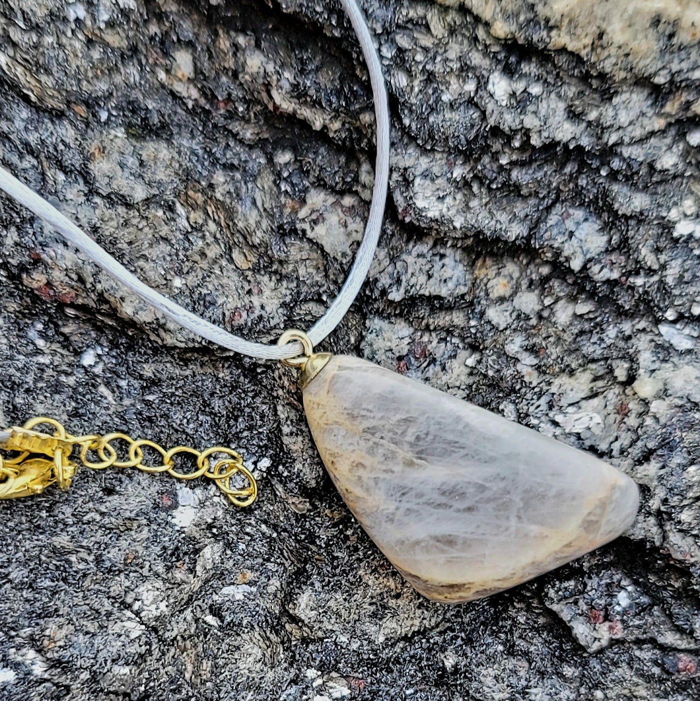 Gorgeous Grey moonstone pendant. Moonstone is said to bring you calmness, relieve stress and provide emotional healing. Enjoy this as a personal piece or give as a thoughtful gift.