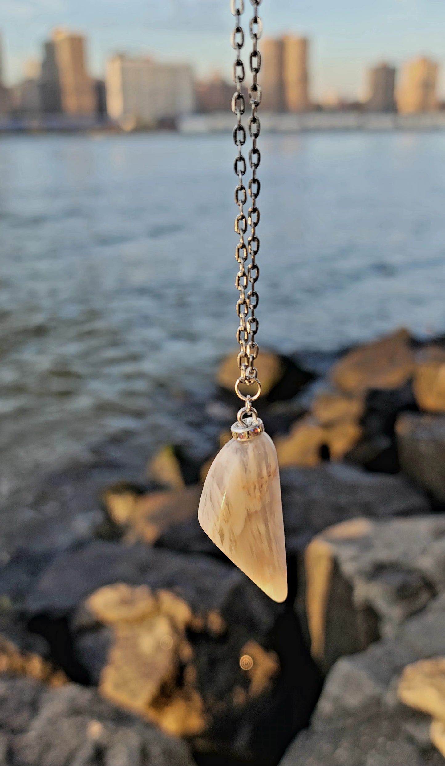 WHITE AND CLEAR QUARTZ PENDANT NECKLACE
