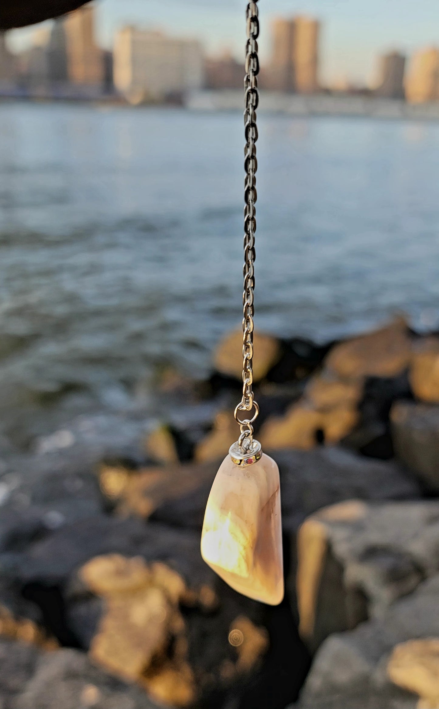 WHITE AND CLEAR QUARTZ PENDANT NECKLACE