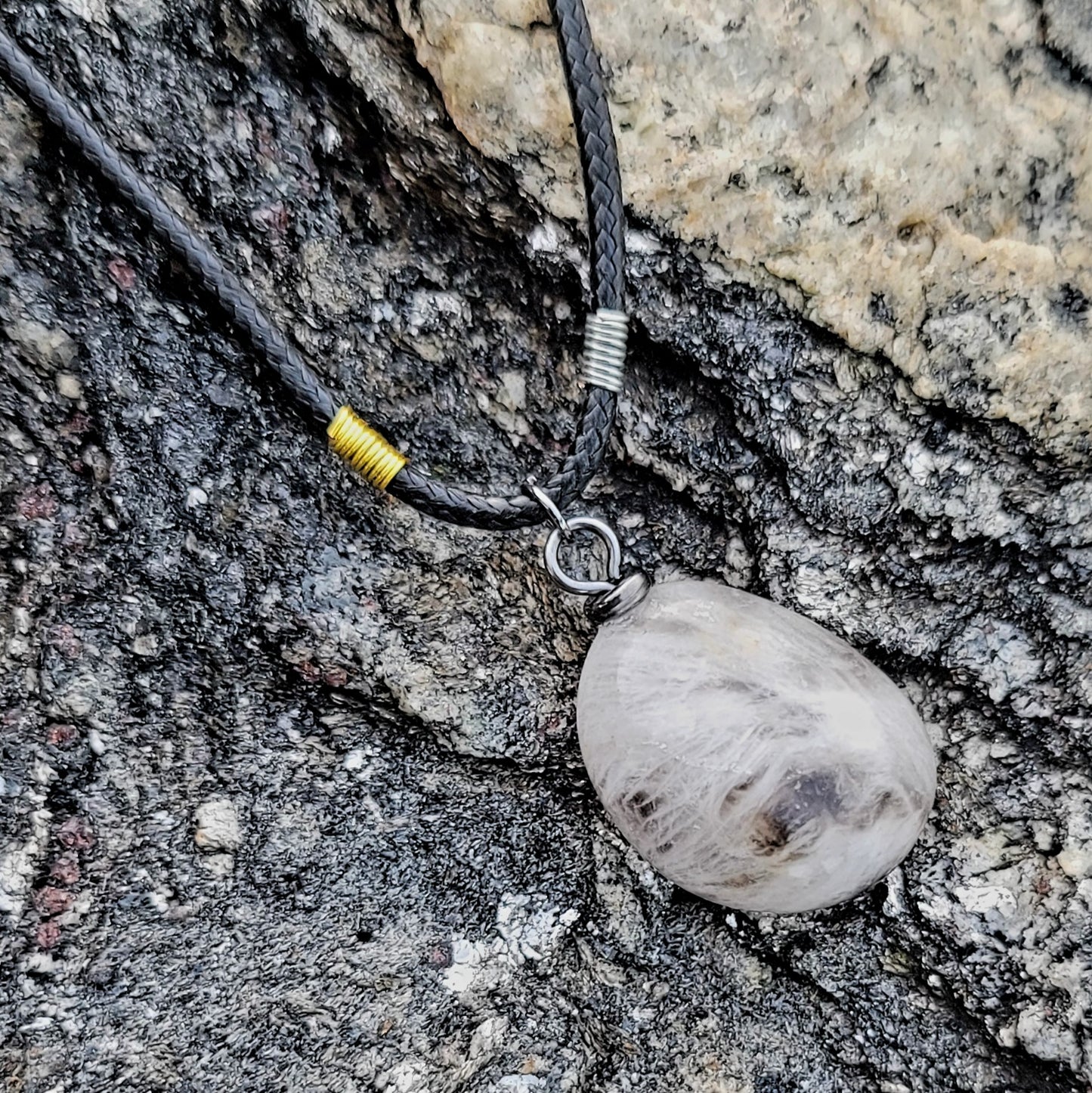 SIMPLY ELEGANT BLACK, WHITE AND CLEAR QUARTZ PENDANT