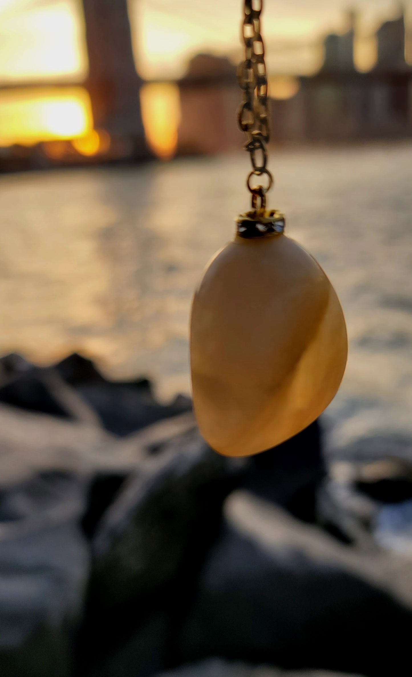 SUNSHINE YELLOW QUARTZ GEMSTONE PENDANT