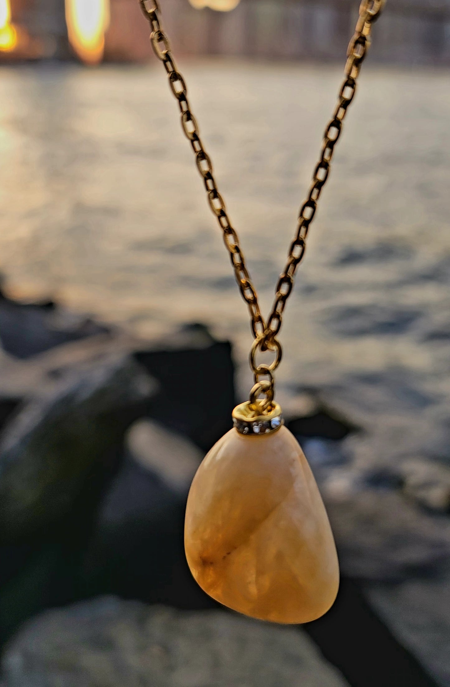 SUNSHINE YELLOW QUARTZ GEMSTONE PENDANT