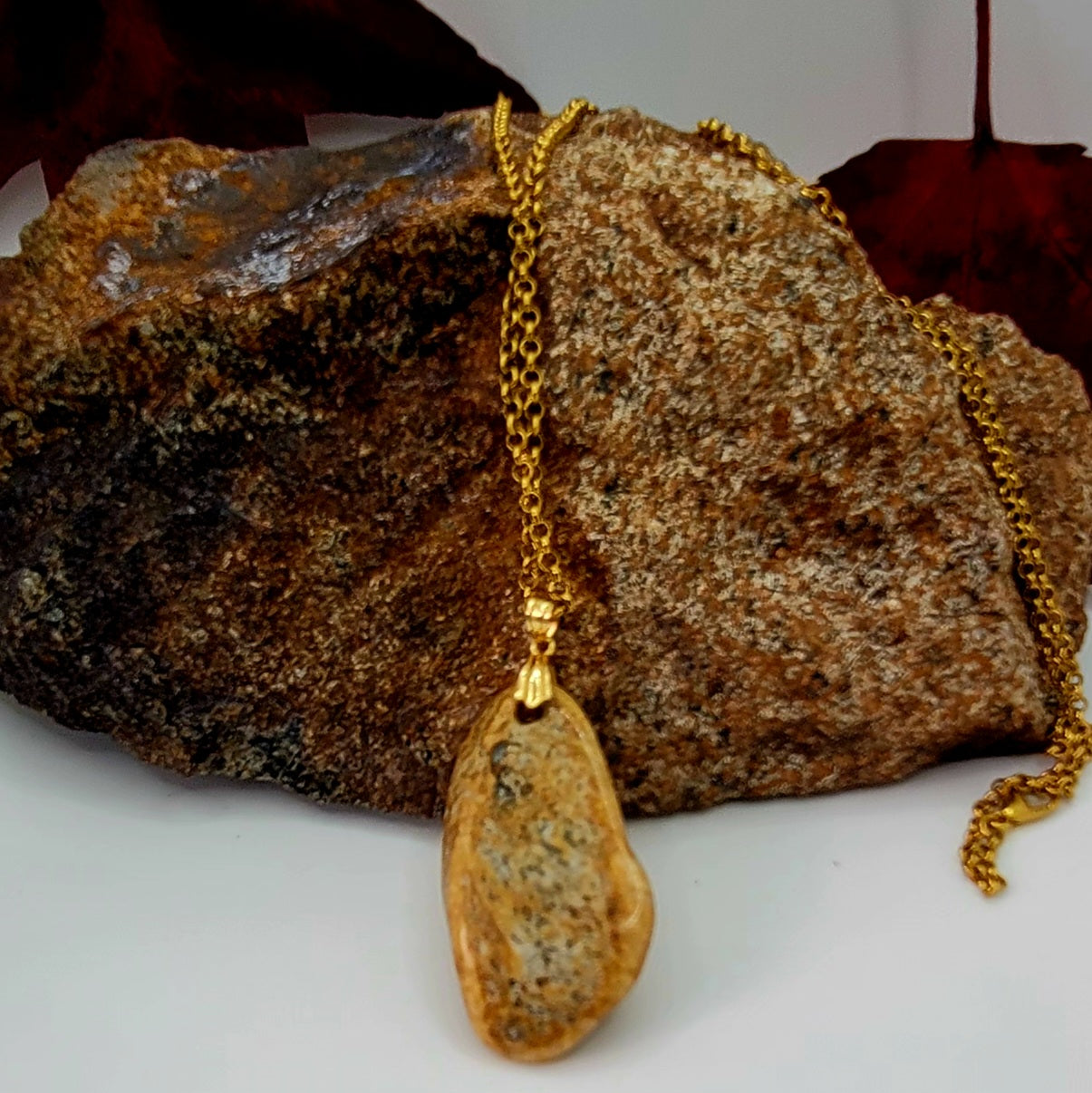 This Golden healer quartz pendant is the perfect piece to bring warmth and sunlight to you. Experience its power today.