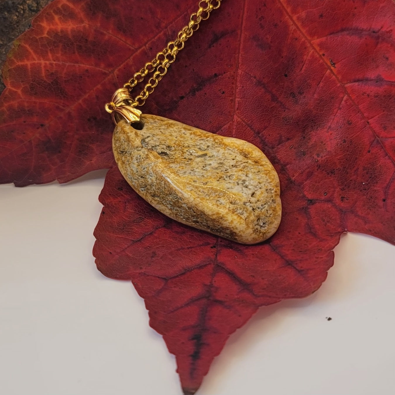 This Golden healer quartz pendant is the perfect piece to bring warmth and sunlight to you. Experience its power today.