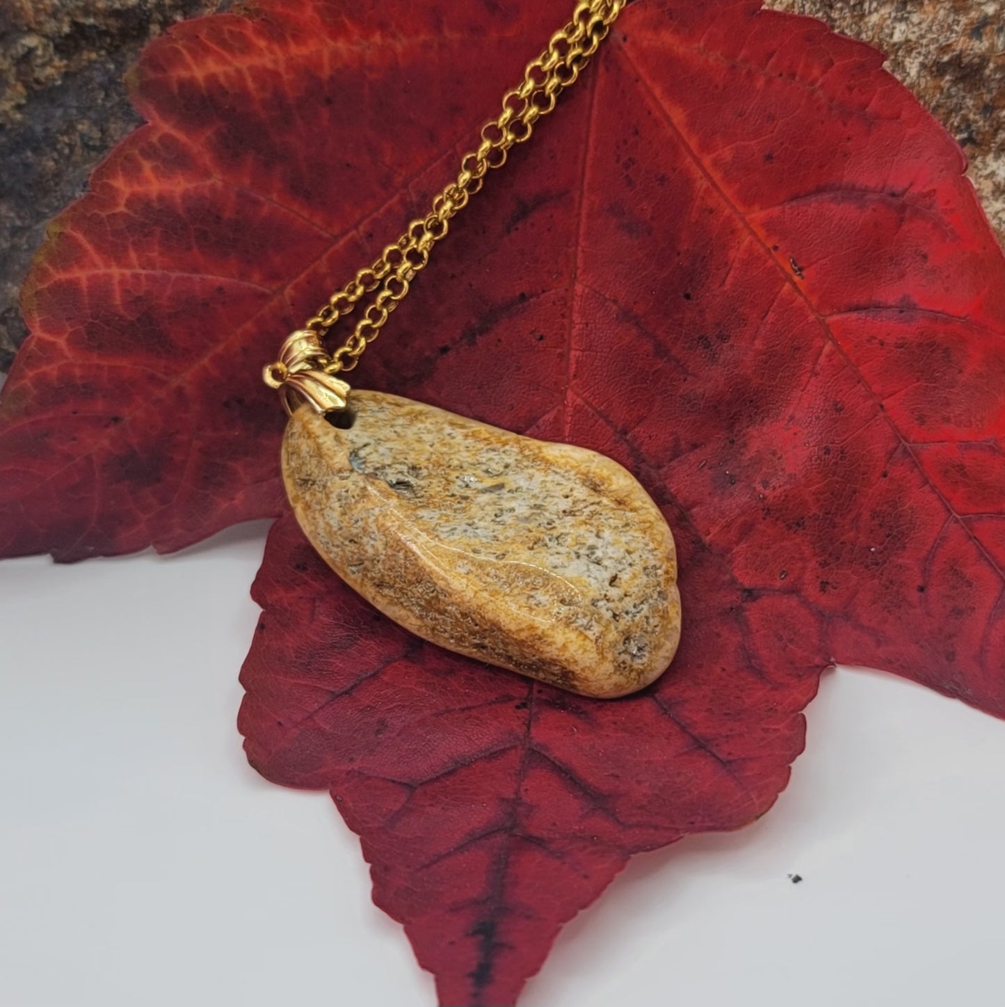 This Golden healer quartz pendant is the perfect piece to bring warmth and sunlight to you. Experience its power today.