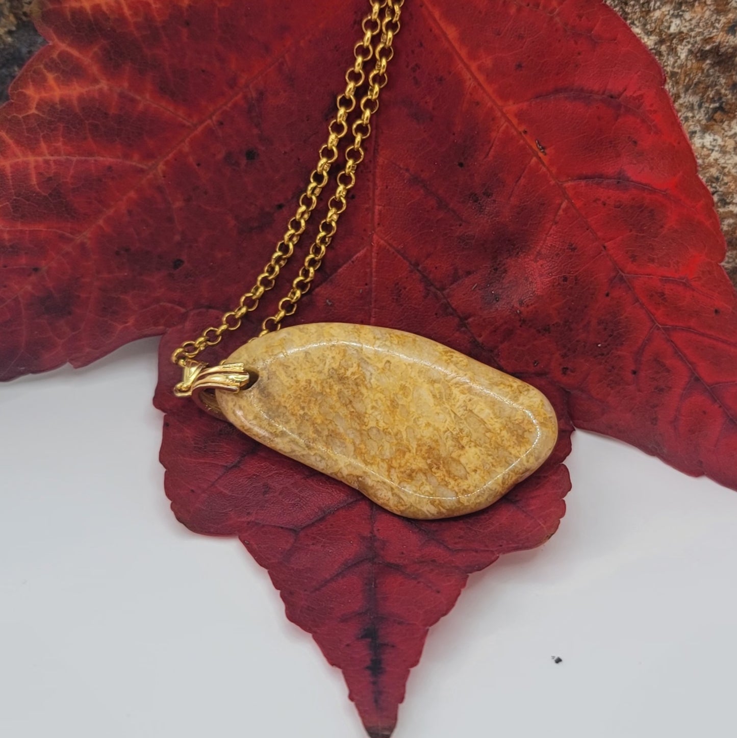 This Golden healer quartz pendant is the perfect piece to bring warmth and sunlight to you. Experience its power today.