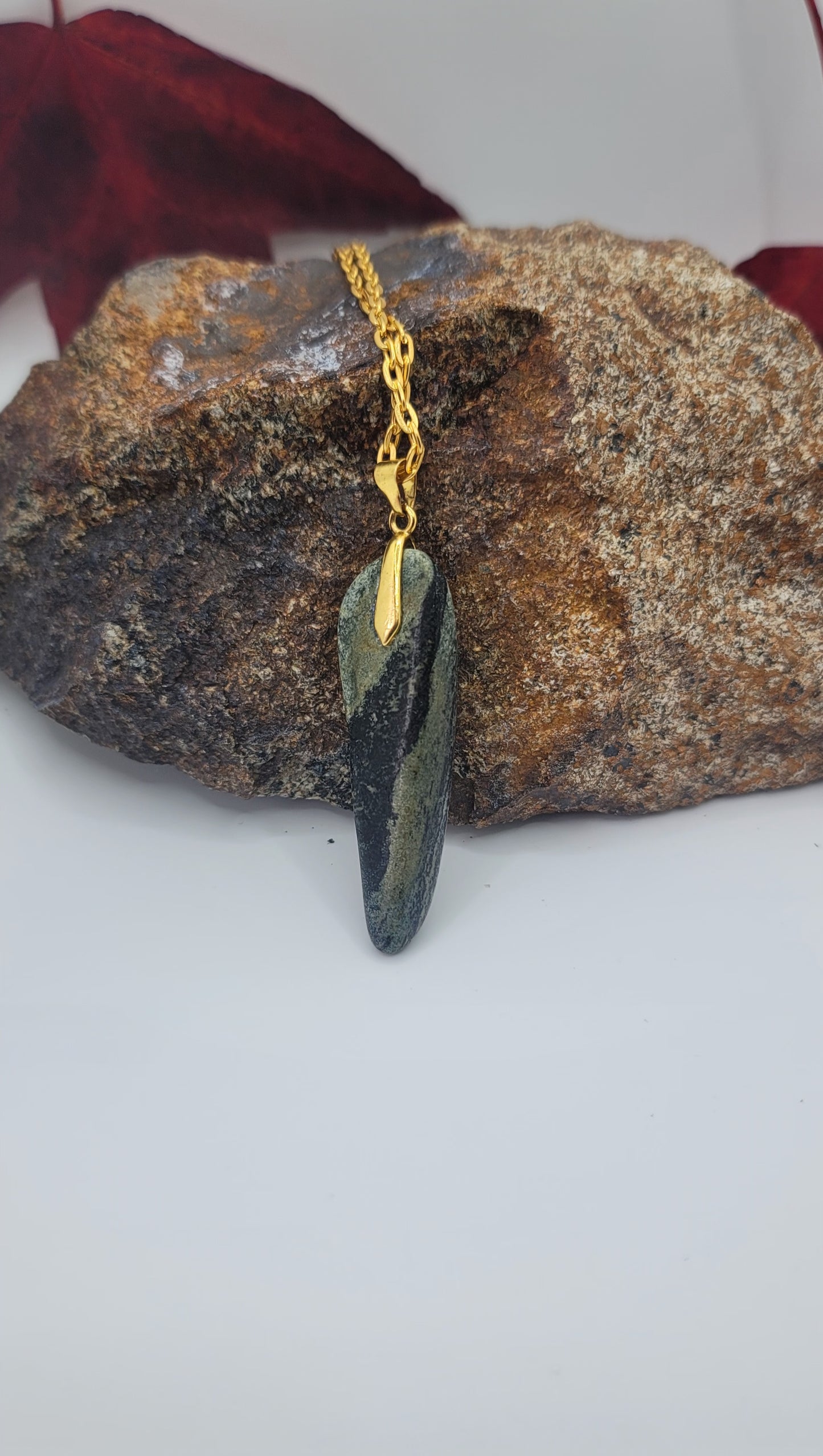 THIS YELLOW-GREEN SERPENTINE GEMSTONE PENDANT IS SURE TO DELIGHT.