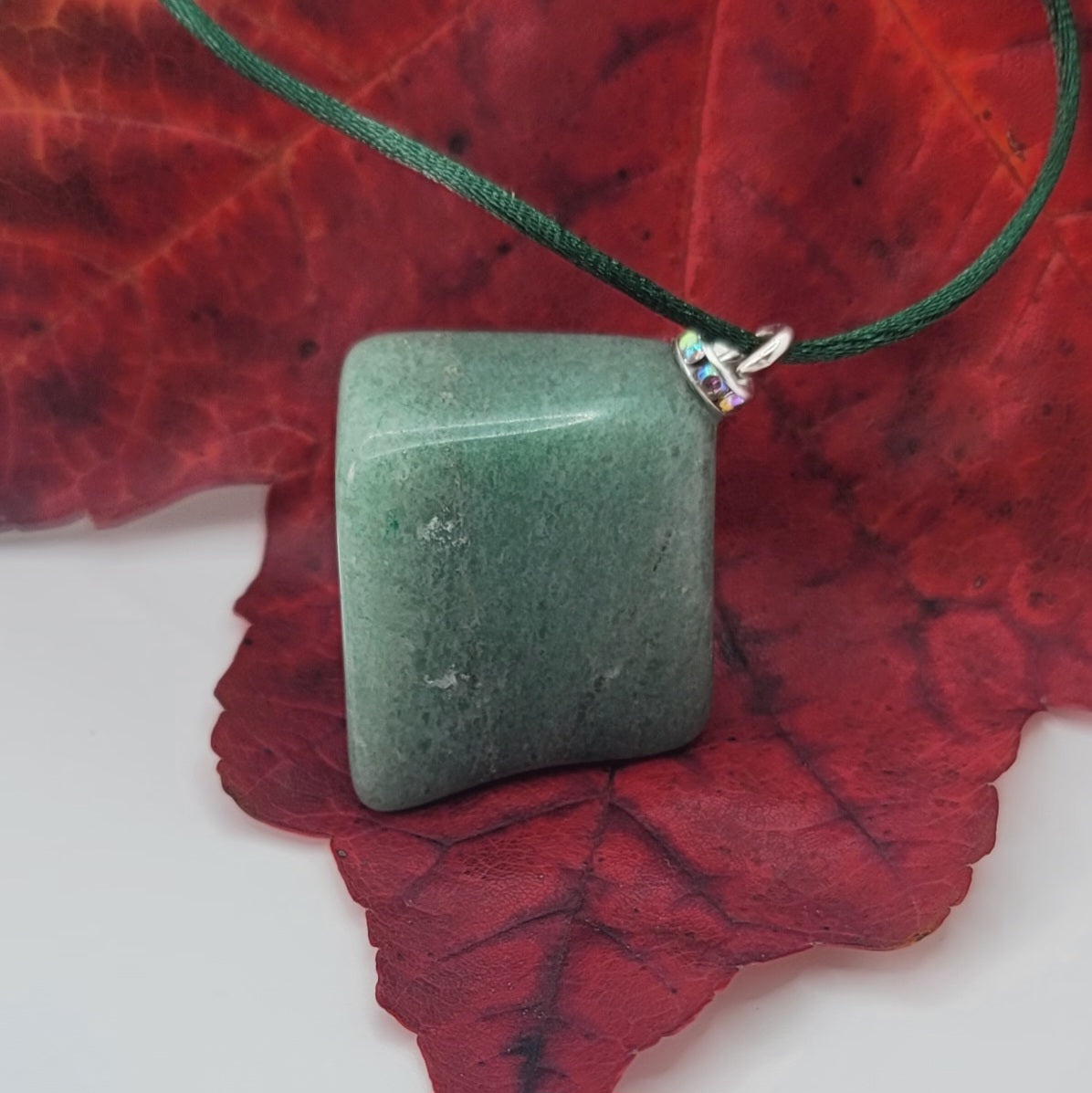 This Green Aventurine gemstone pendant is sure to delight with its features.