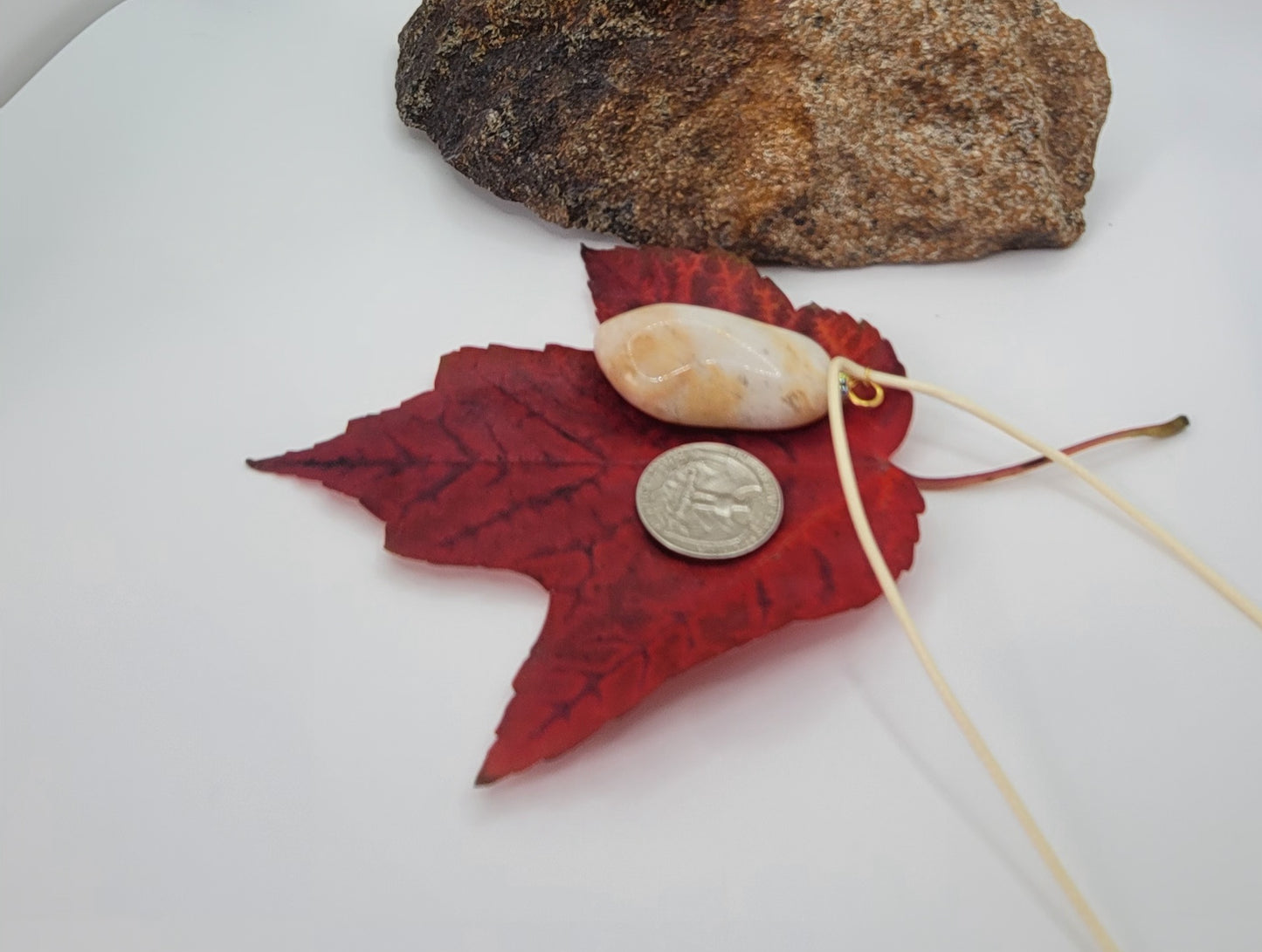 UNIQUE TAN/WHITE QUARTZ PENDANT