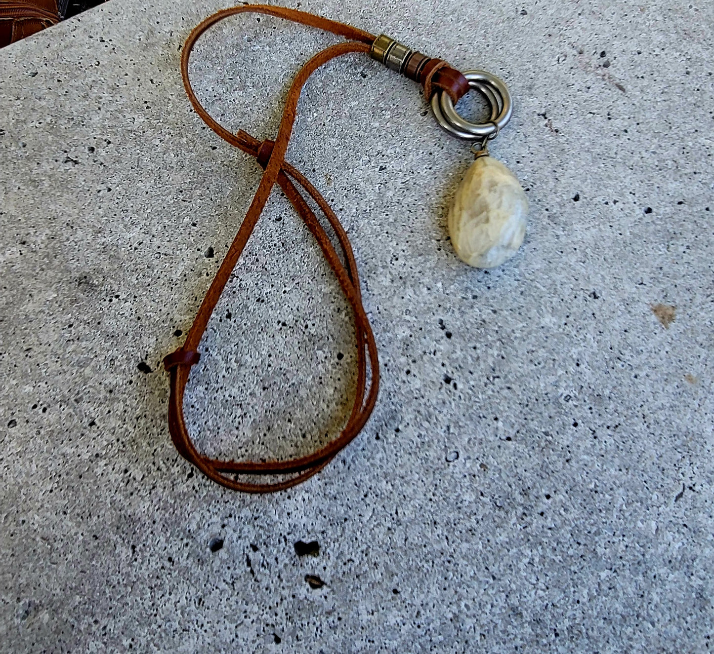 BOLD GREY & WHITE QUARTZ PENDANT.