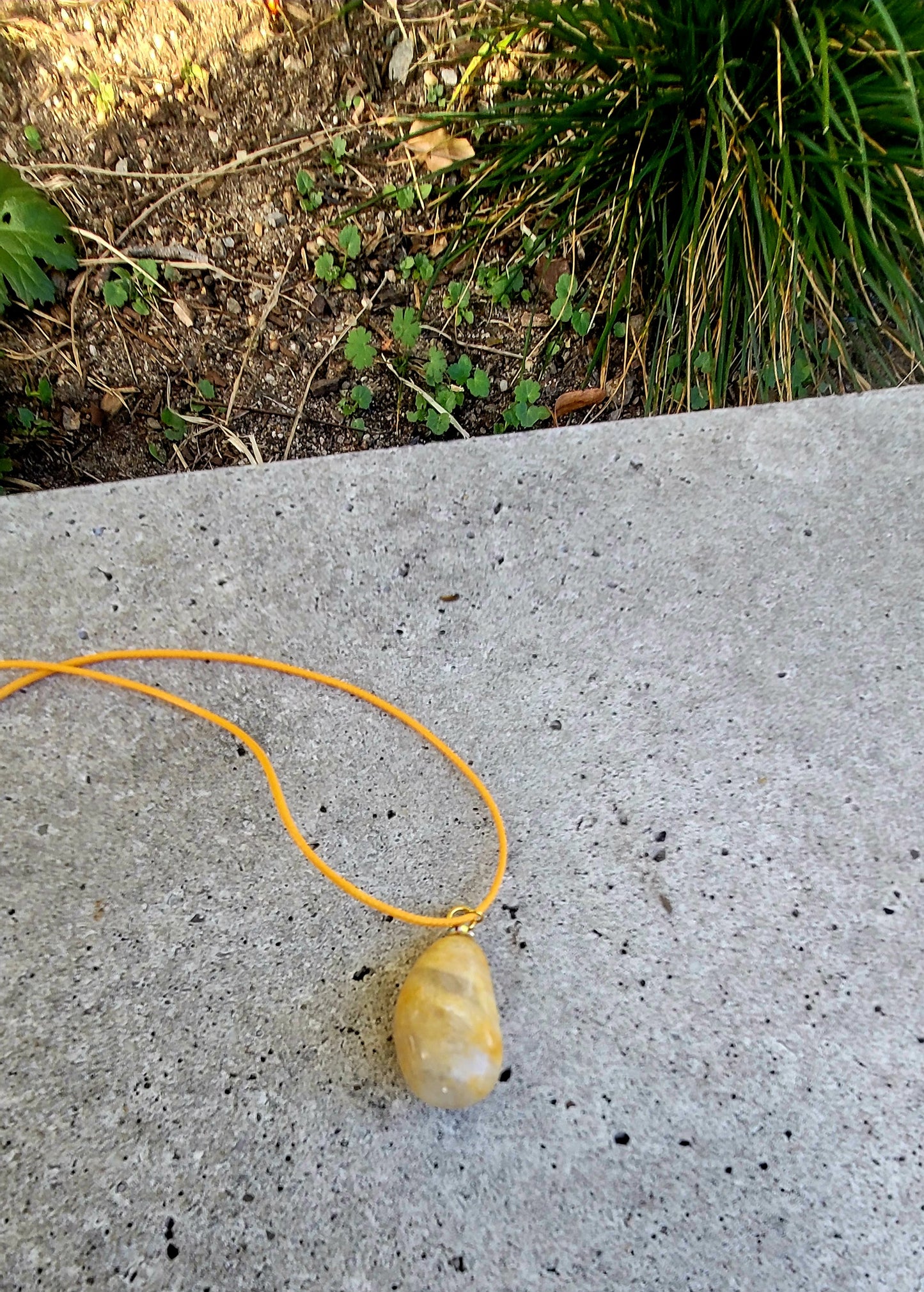 YELLOW AND CLEAR QUARTZ PENDANT