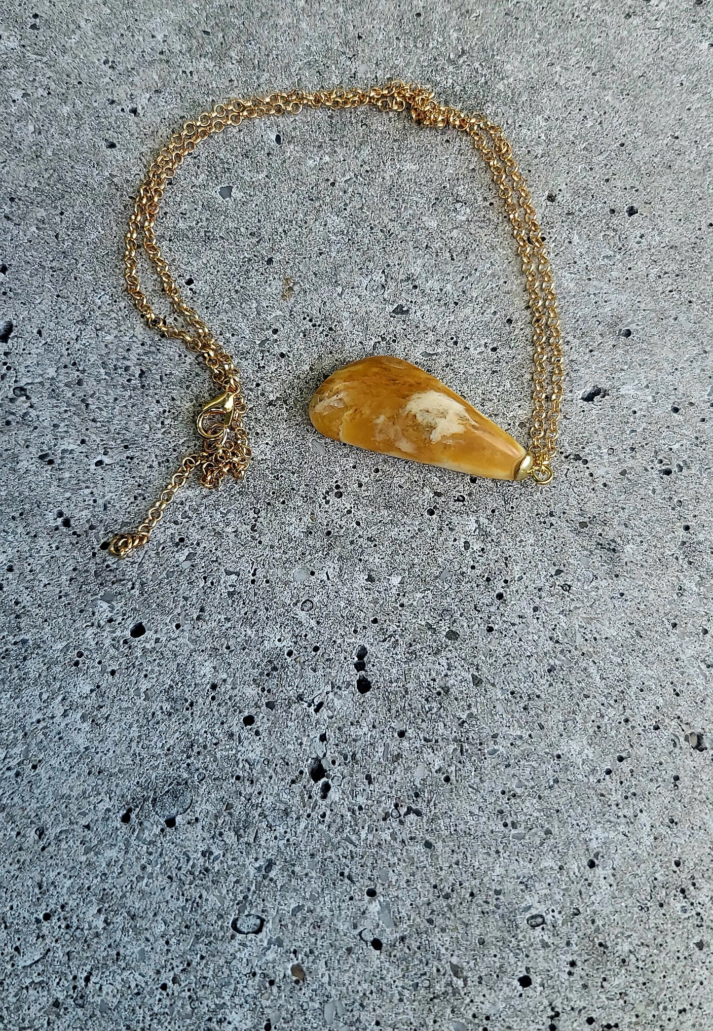 YELLOW AND WHITE CALCITE PENDANT