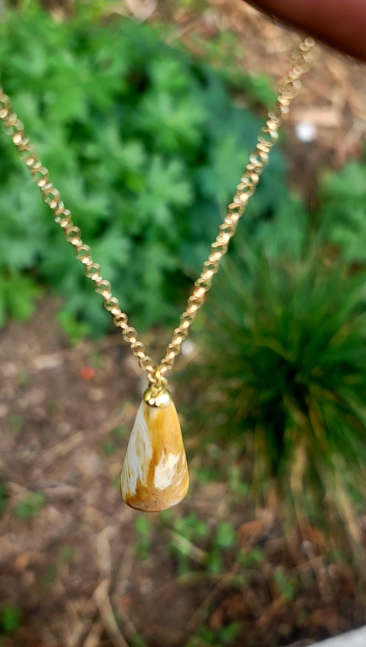 YELLOW AND WHITE CALCITE PENDANT