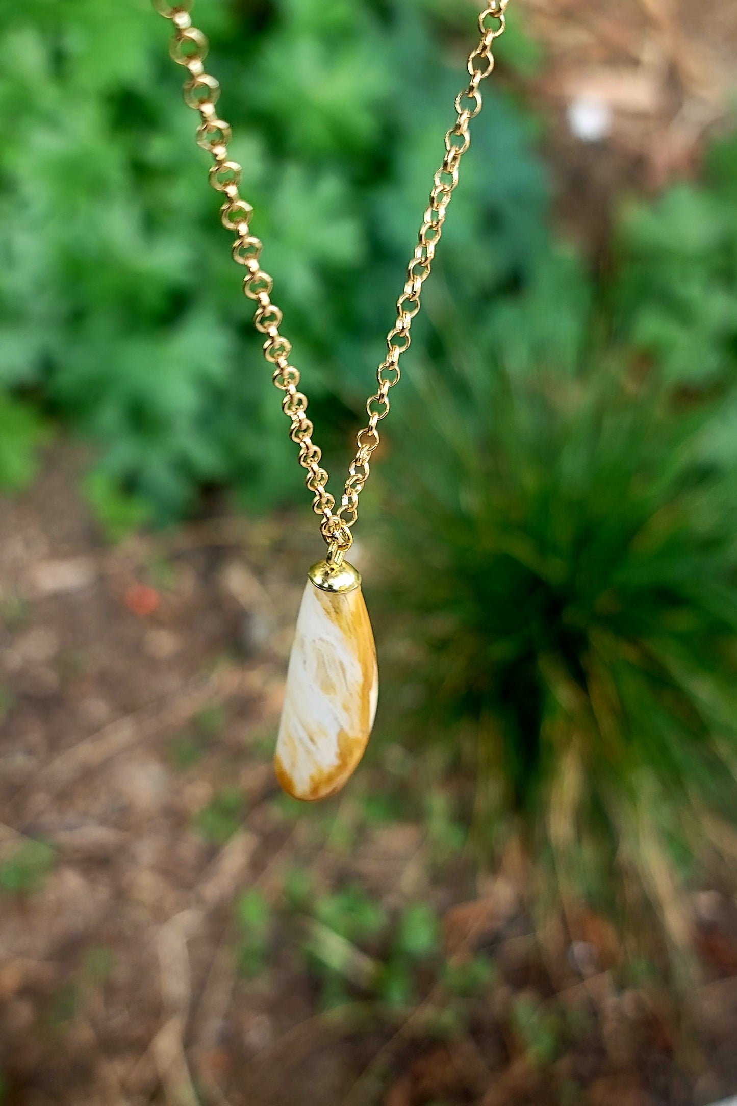 YELLOW AND WHITE CALCITE PENDANT