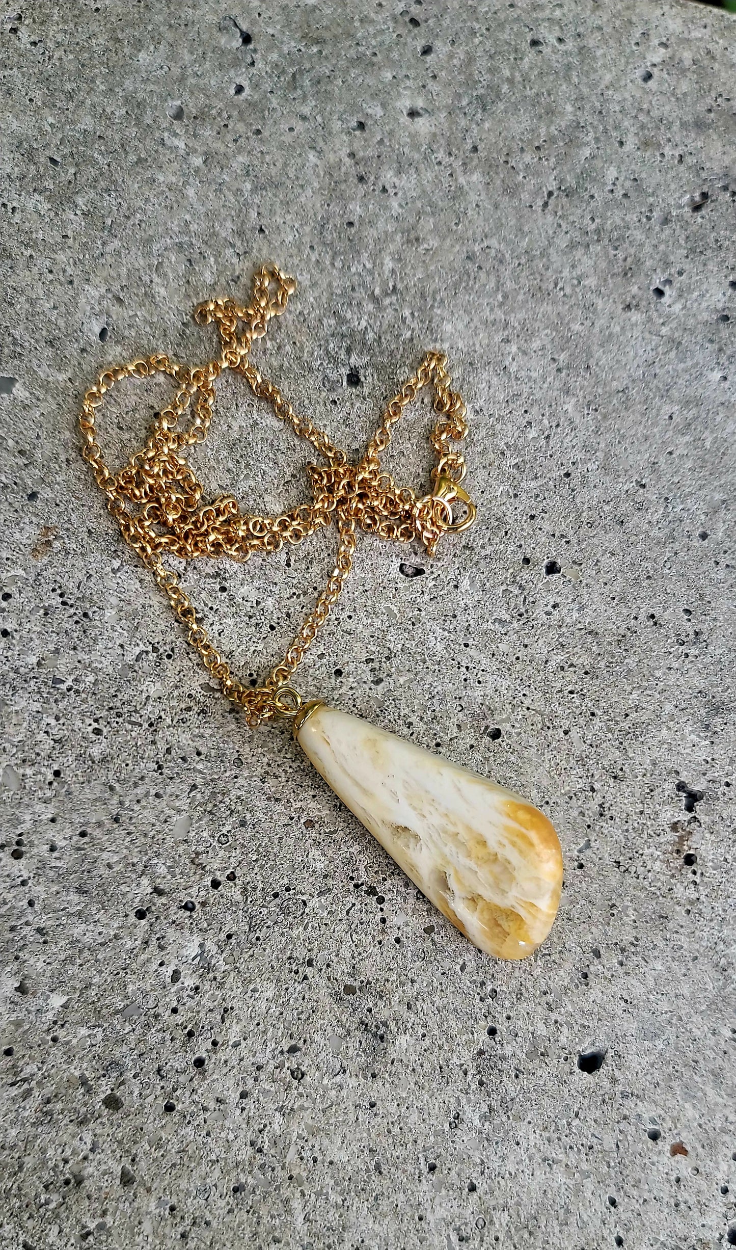 YELLOW AND WHITE CALCITE PENDANT