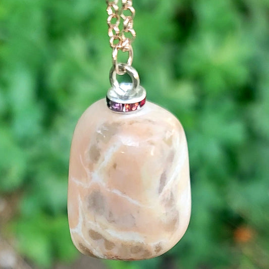 THIS BOLD, BLUSH, WHITE & CLEAR QUARTZ PENDANT HAS A VERY INTRIGUING APPEARANCE!