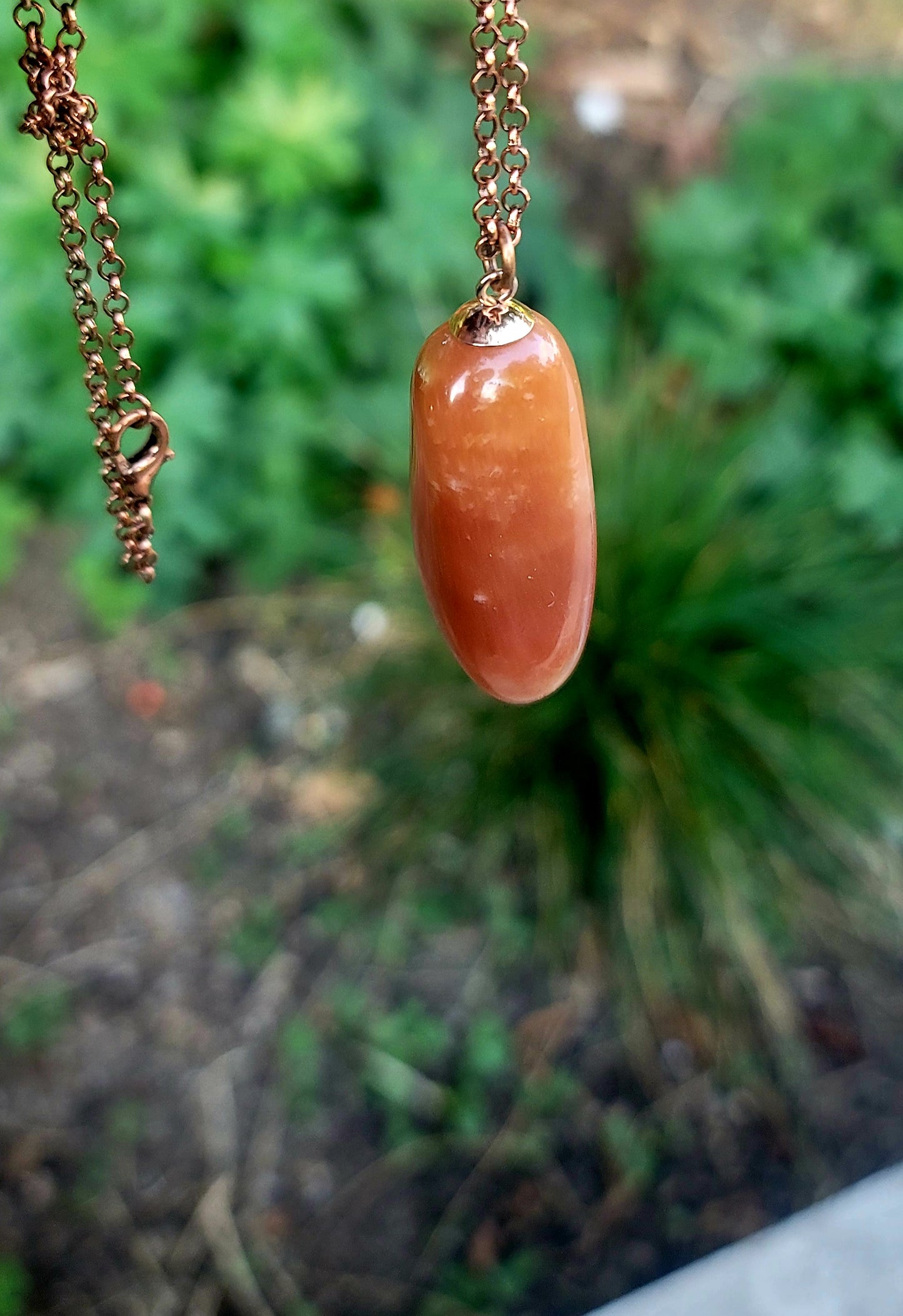 REDDISH-BROWN QUARTZ PENDANT