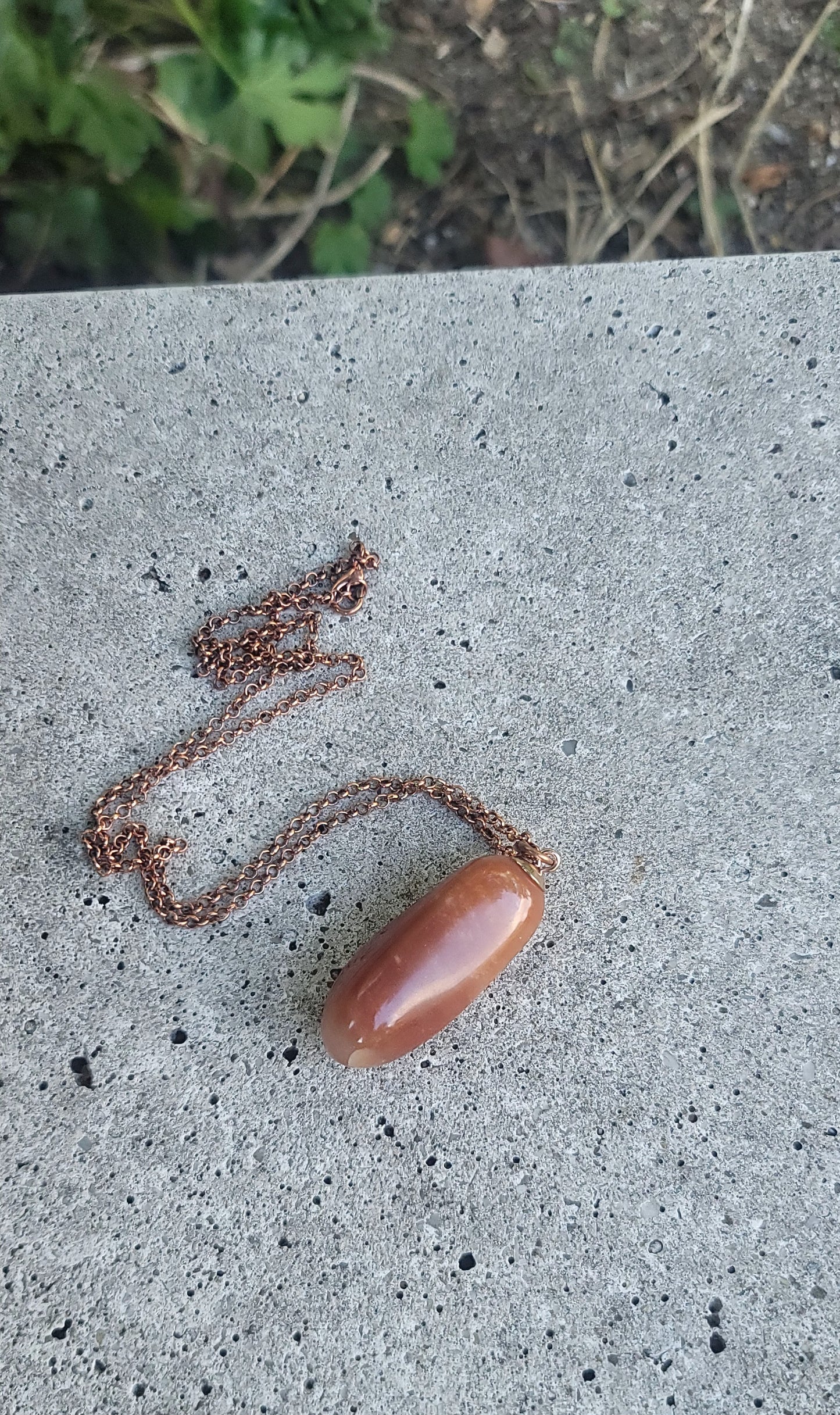 REDDISH-BROWN QUARTZ PENDANT