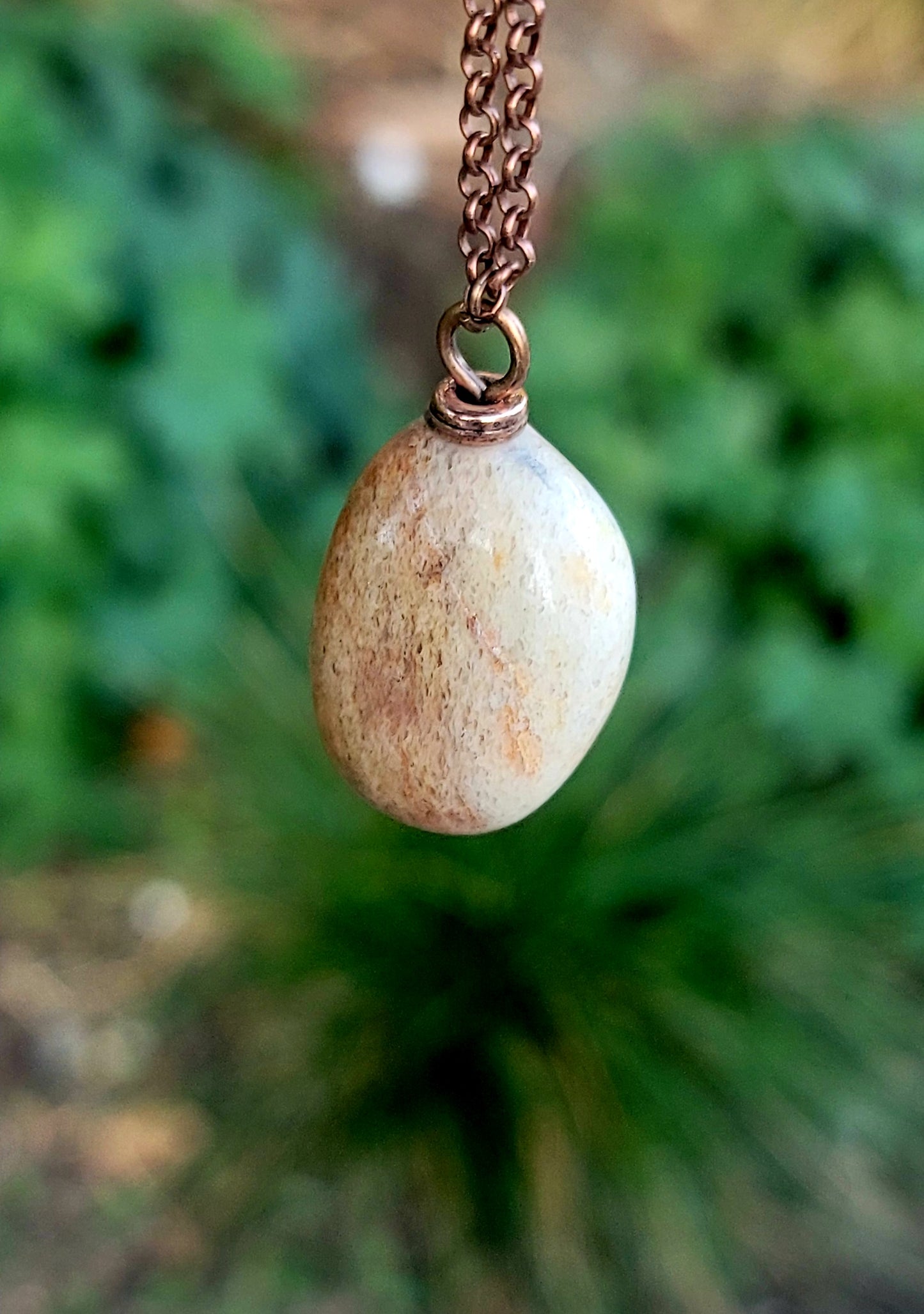 THIS QUARTZ PENDANT HAS A UNIQUE BLEND OF COLORS THAT ARE SURE TO DELIGHT.